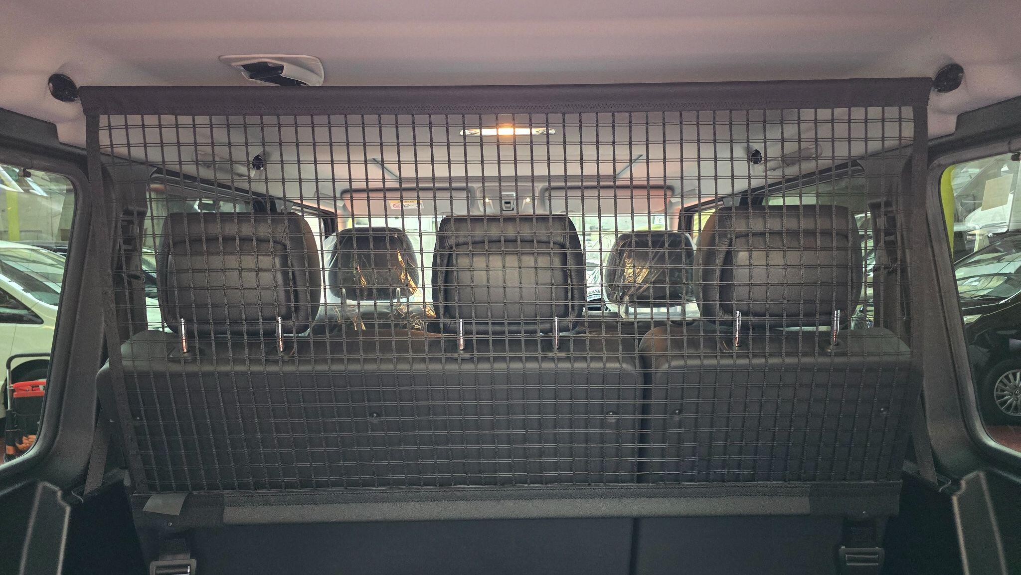 Mercedes-Benz G-Class view 32