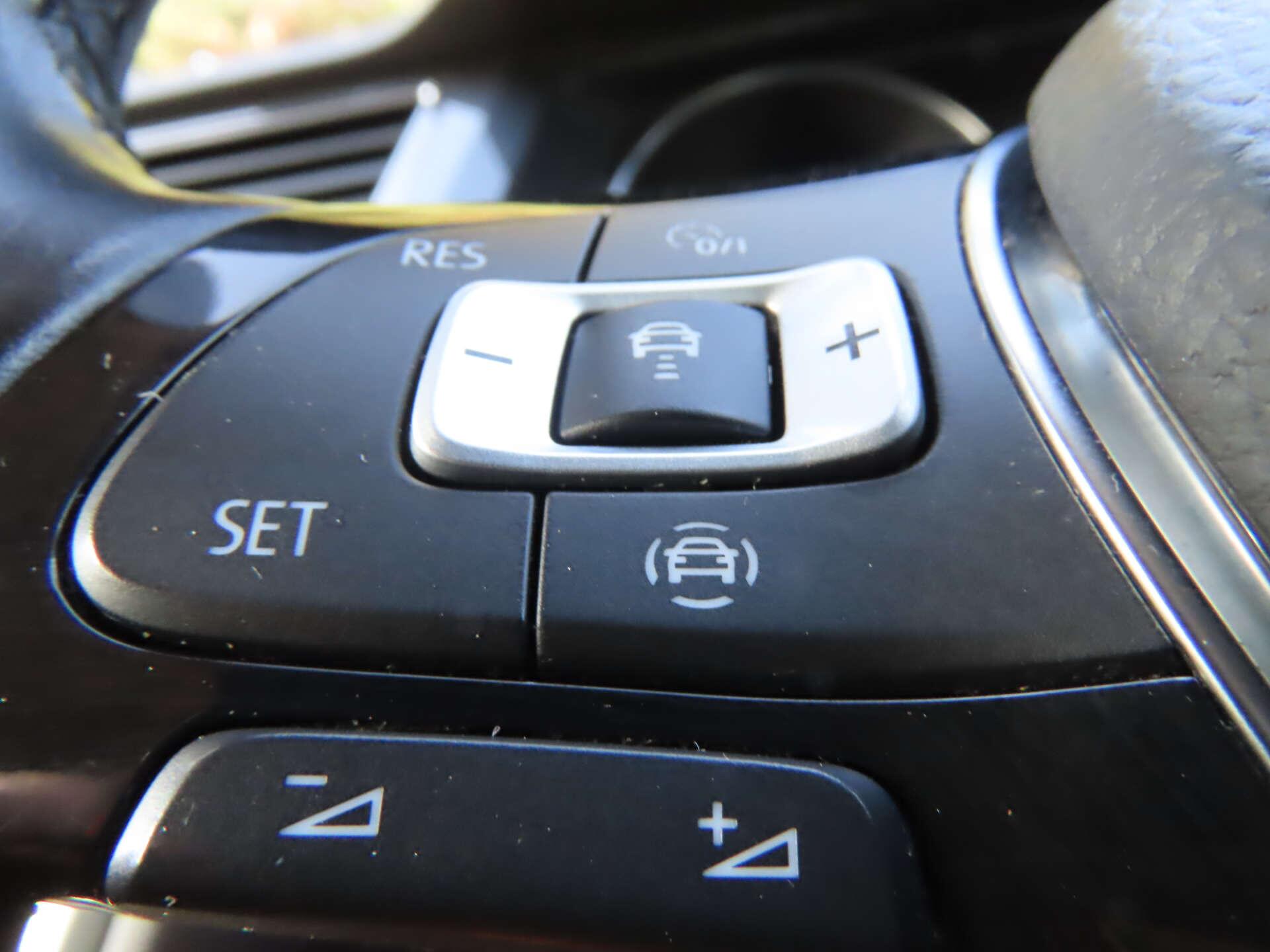 Volkswagen Tiguan Allspace view 13