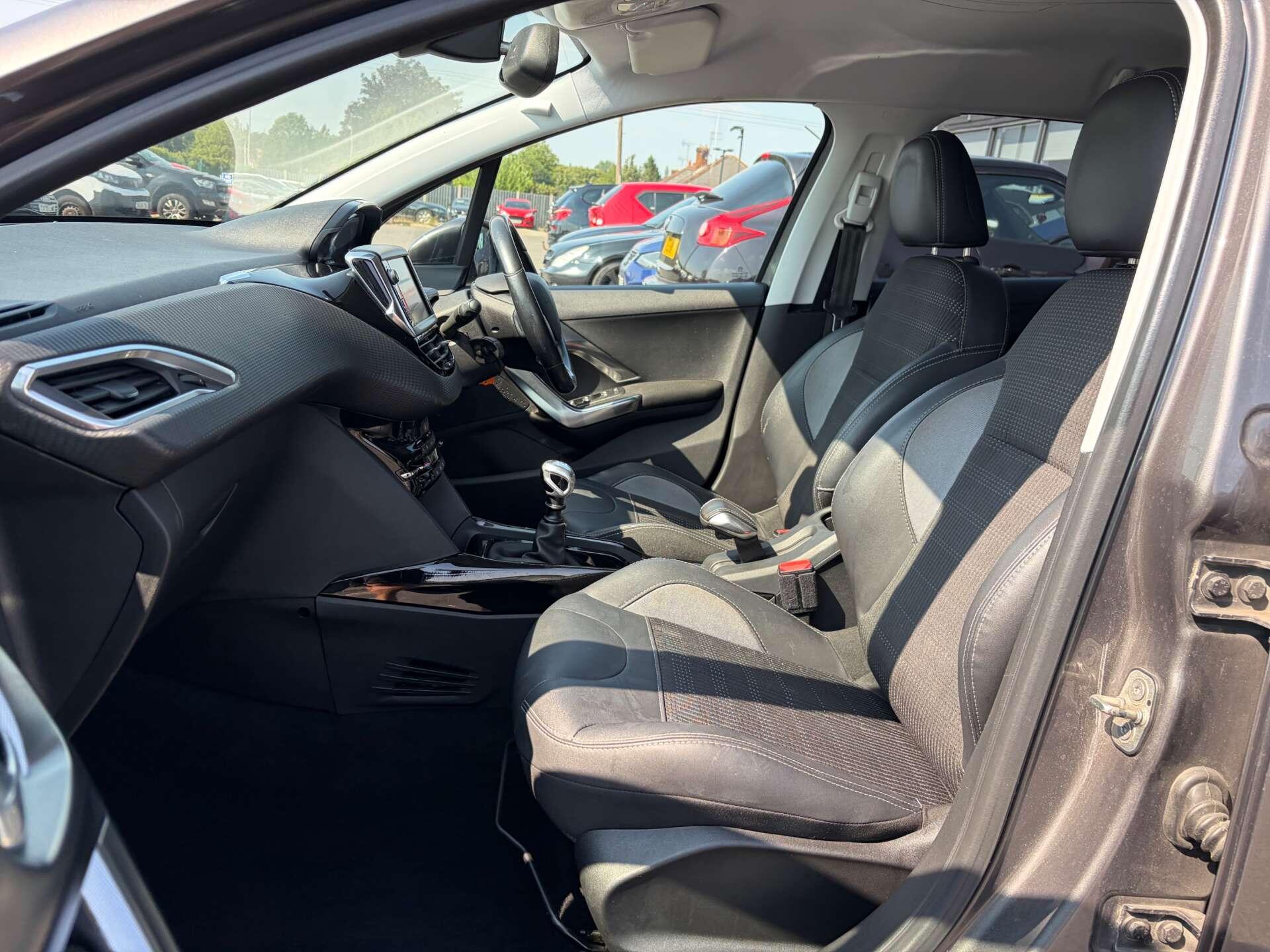 Peugeot 2008 view 15