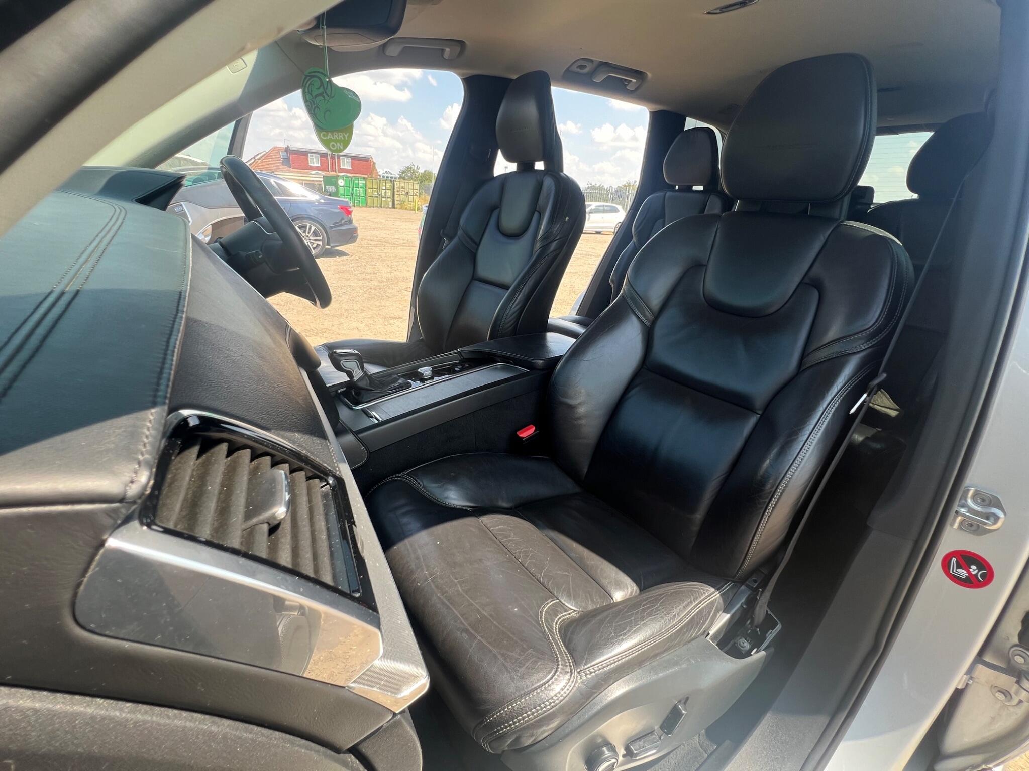 Volvo XC90 view 26
