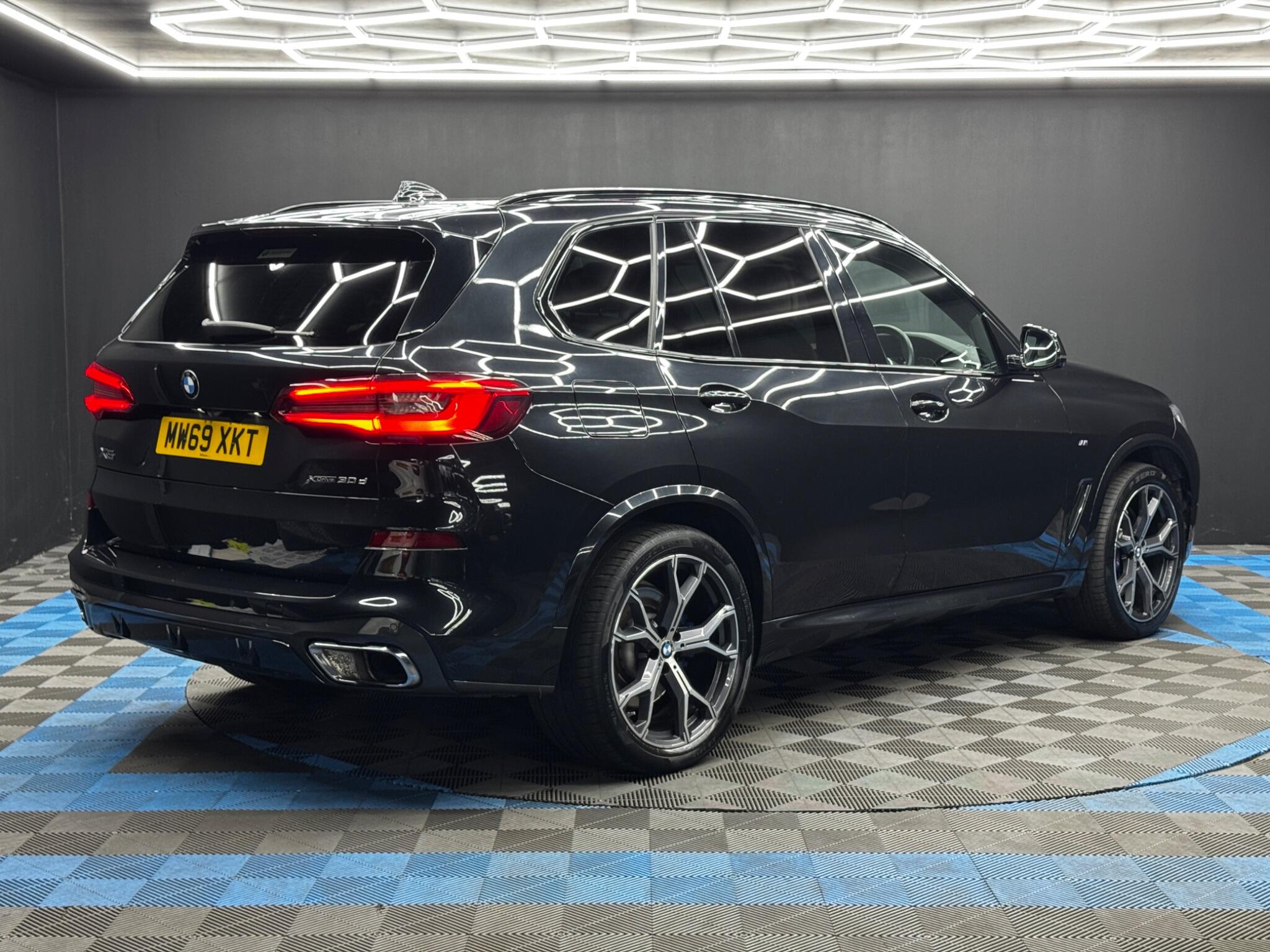 BMW X5 view 5
