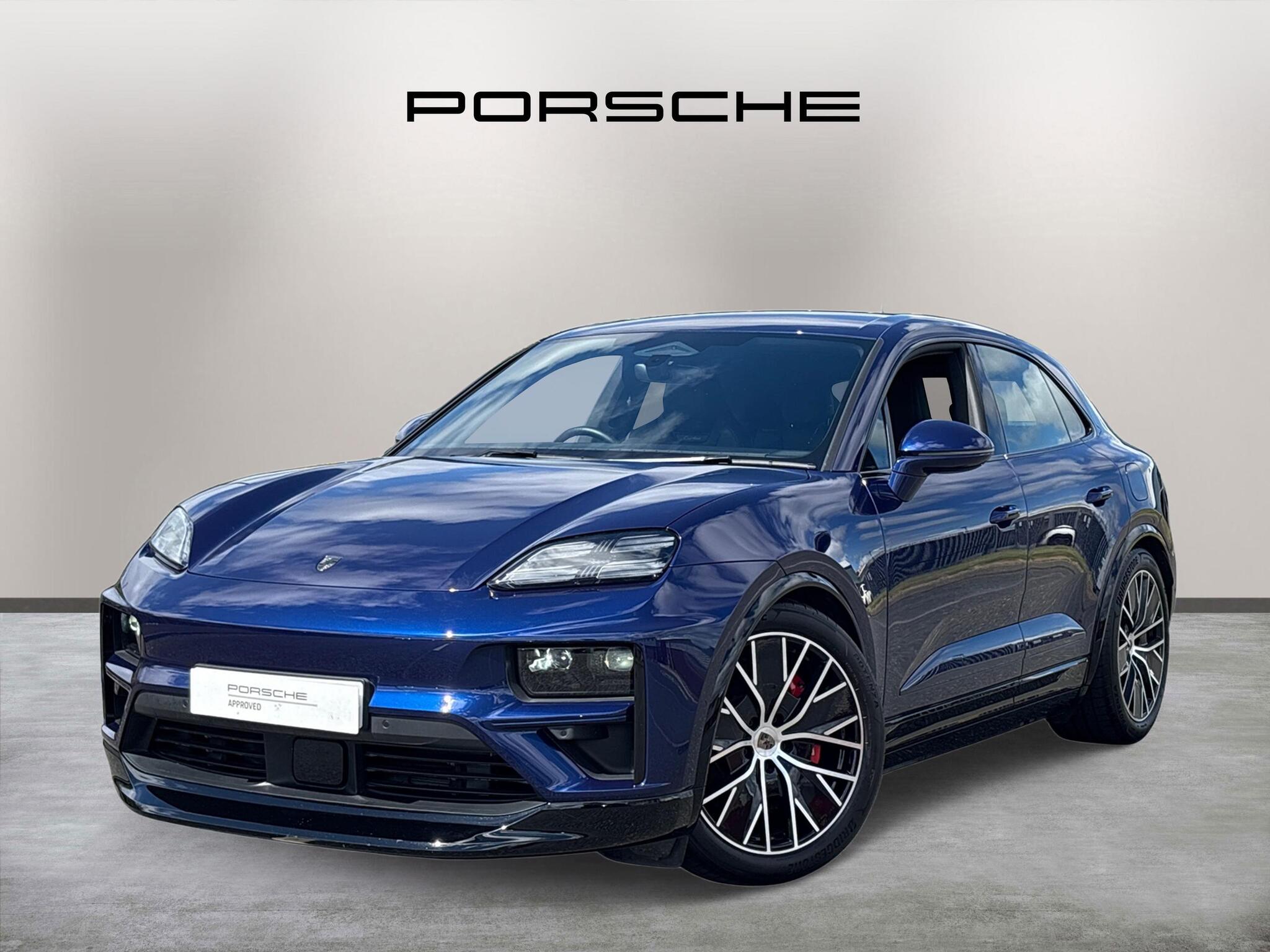 Porsche Macan view 3