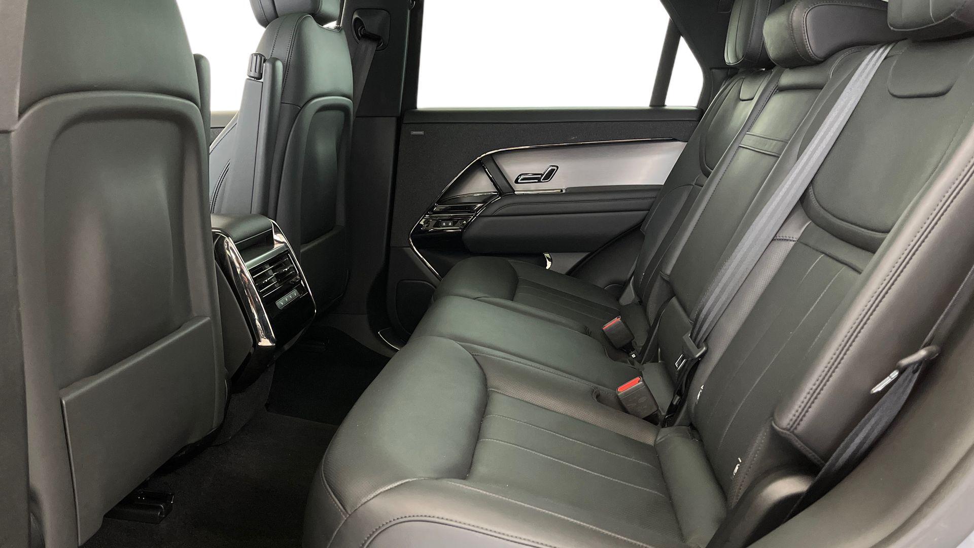 Land Rover Range Rover Sport view 4