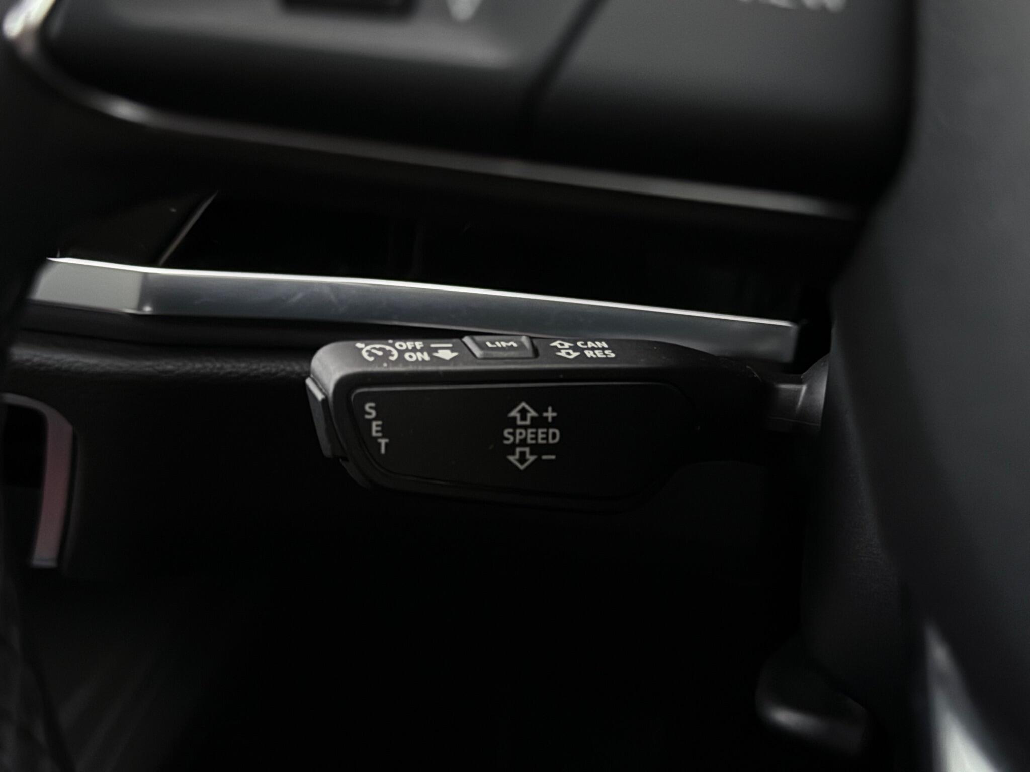 Audi Q3 view 20