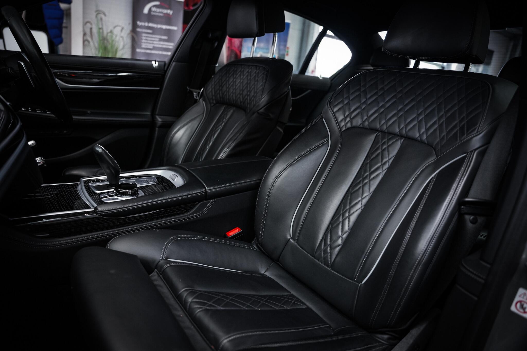 BMW 7 Series view 23