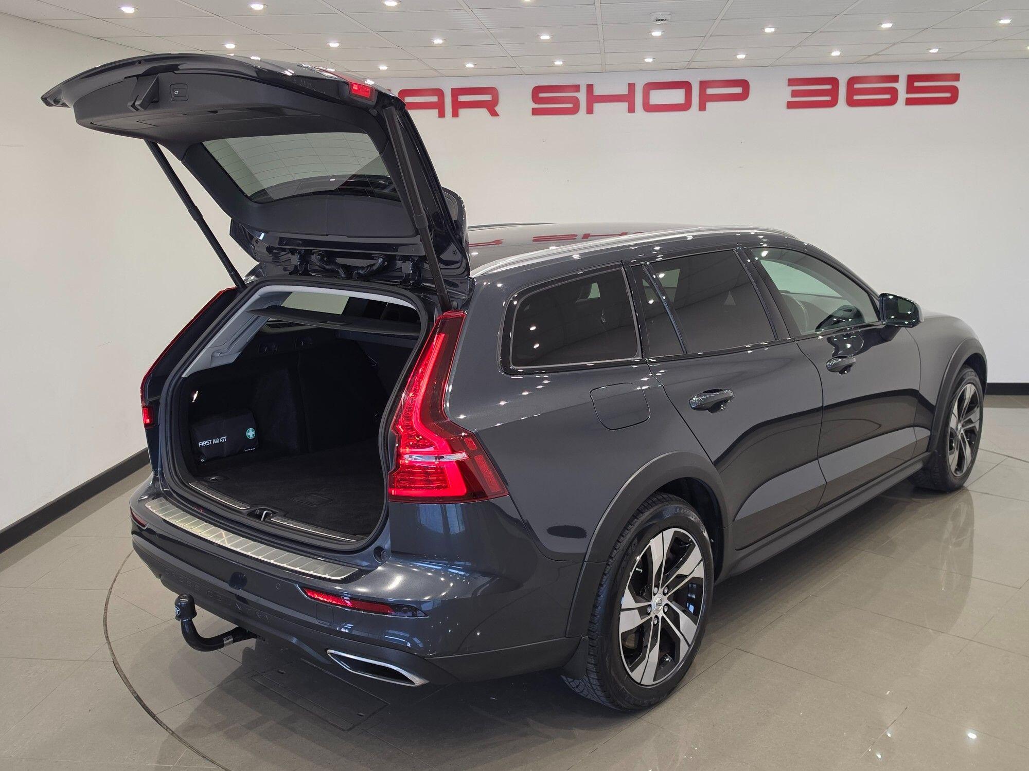 Volvo V60 Cross Country view 54