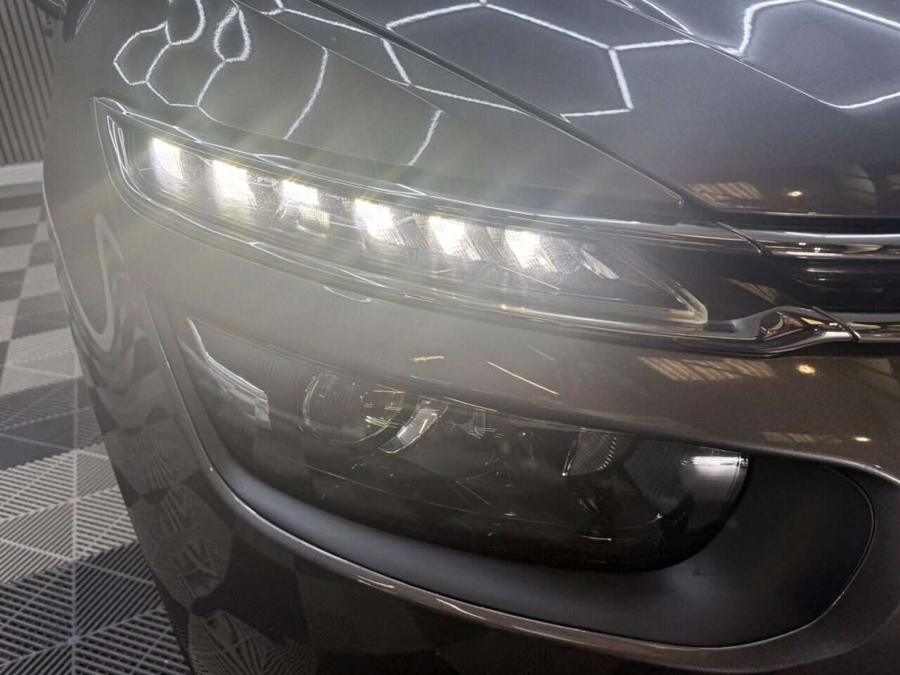 Citroen Grand C4 Spacetourer view 3