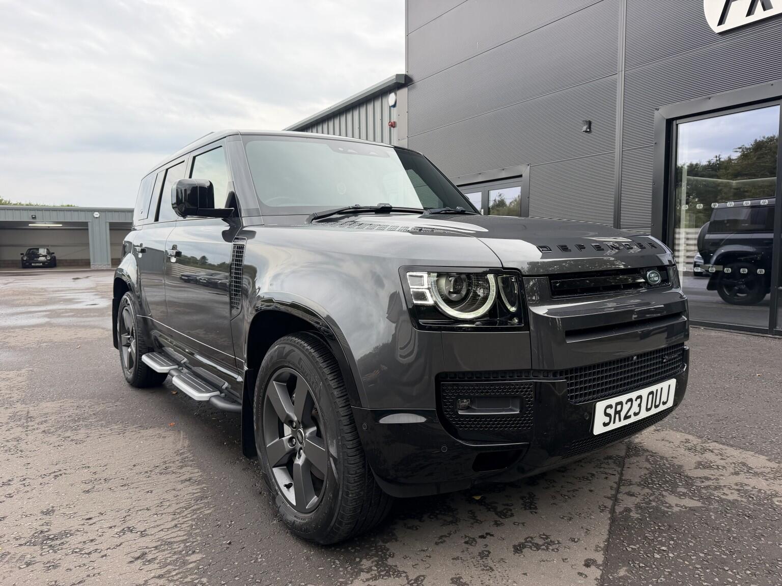 Land Rover Defender 110 view 22