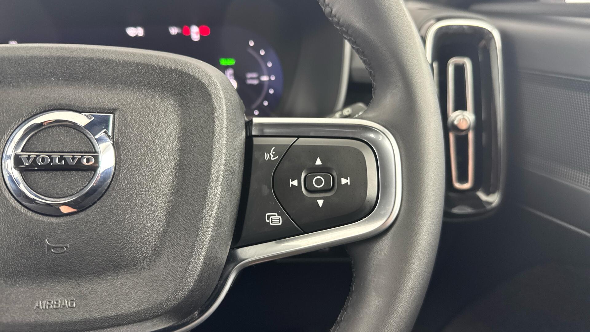 Volvo EX40 view 33