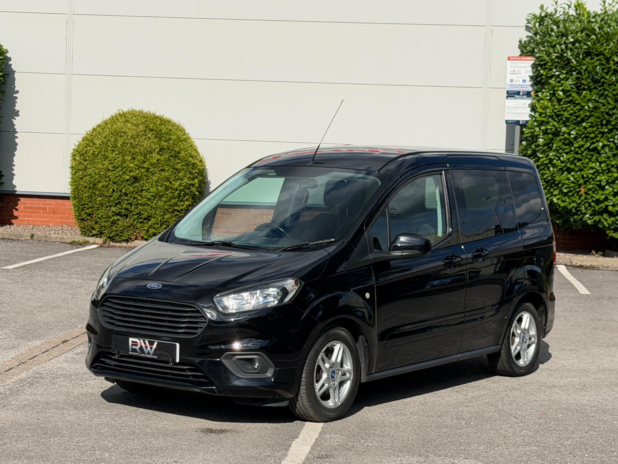 Ford Tourneo Courier view 14