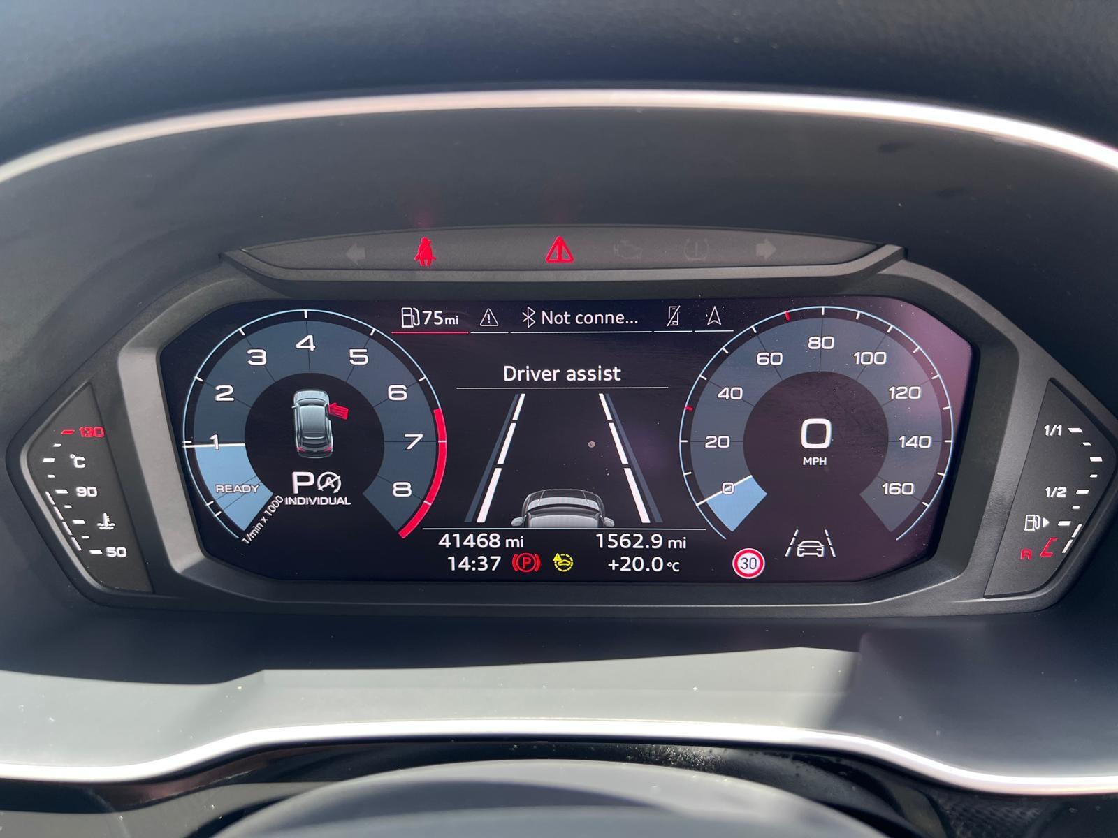 Audi Q3 view 19