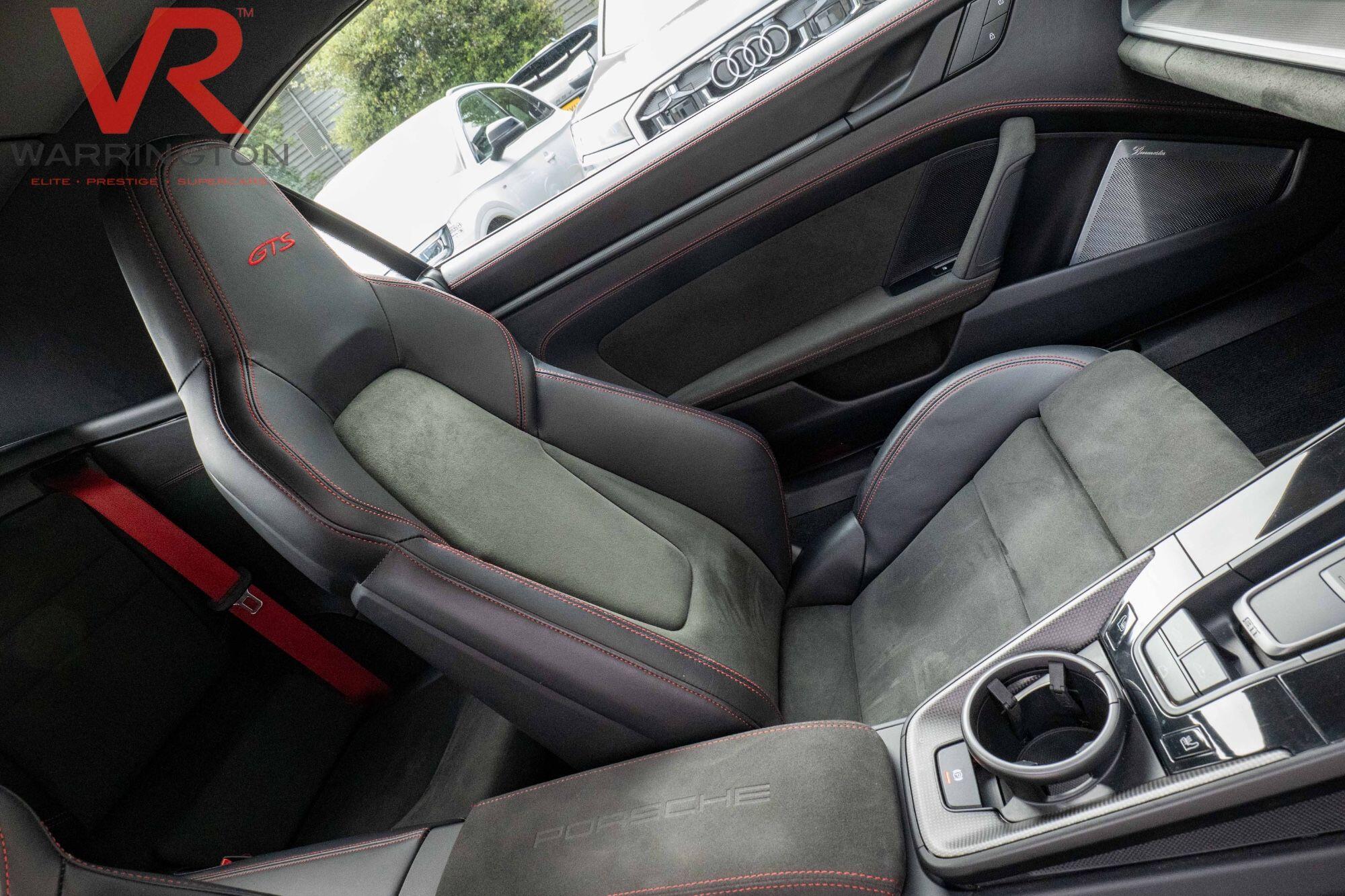 Porsche 911 view 4