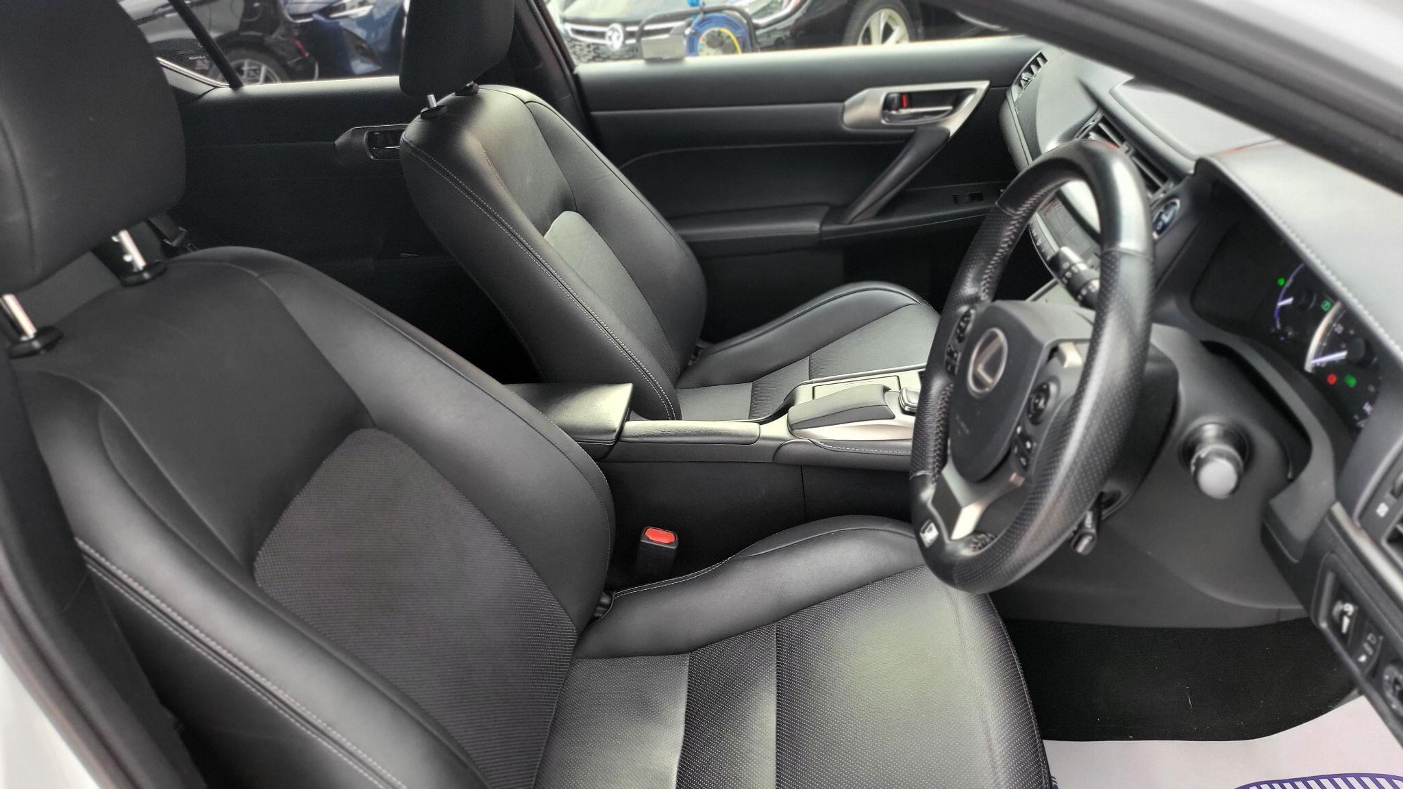 Lexus CT view 11