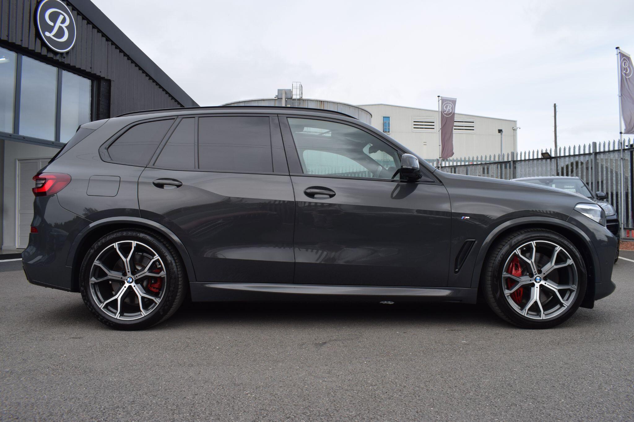 BMW X5 view 4