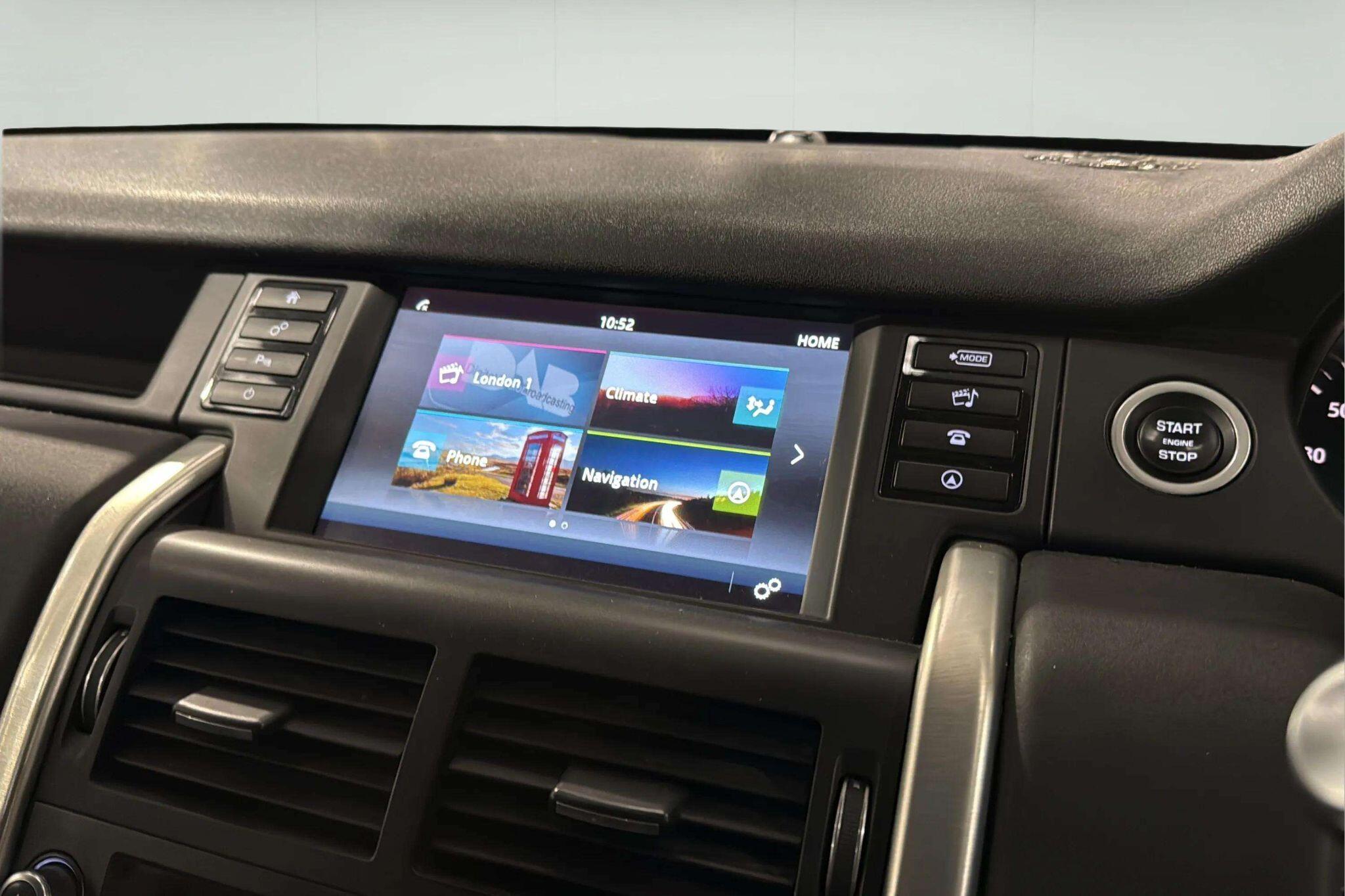 Land Rover Discovery Sport view 15