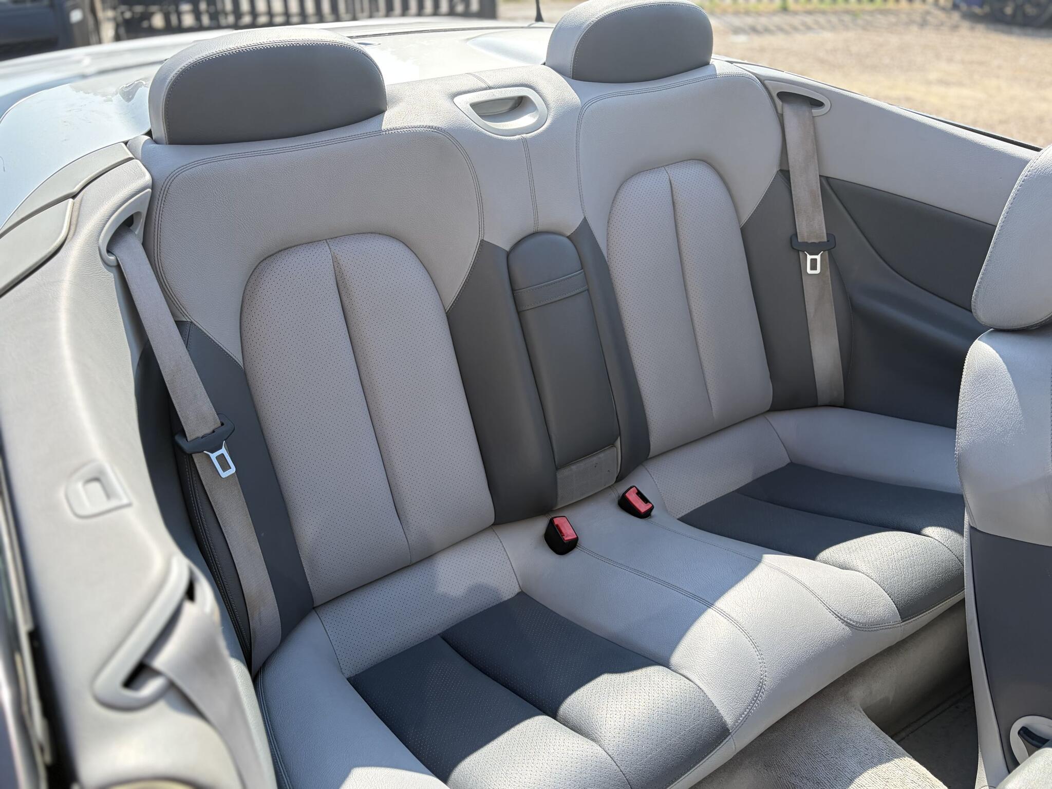 Mercedes-Benz CLK view 21