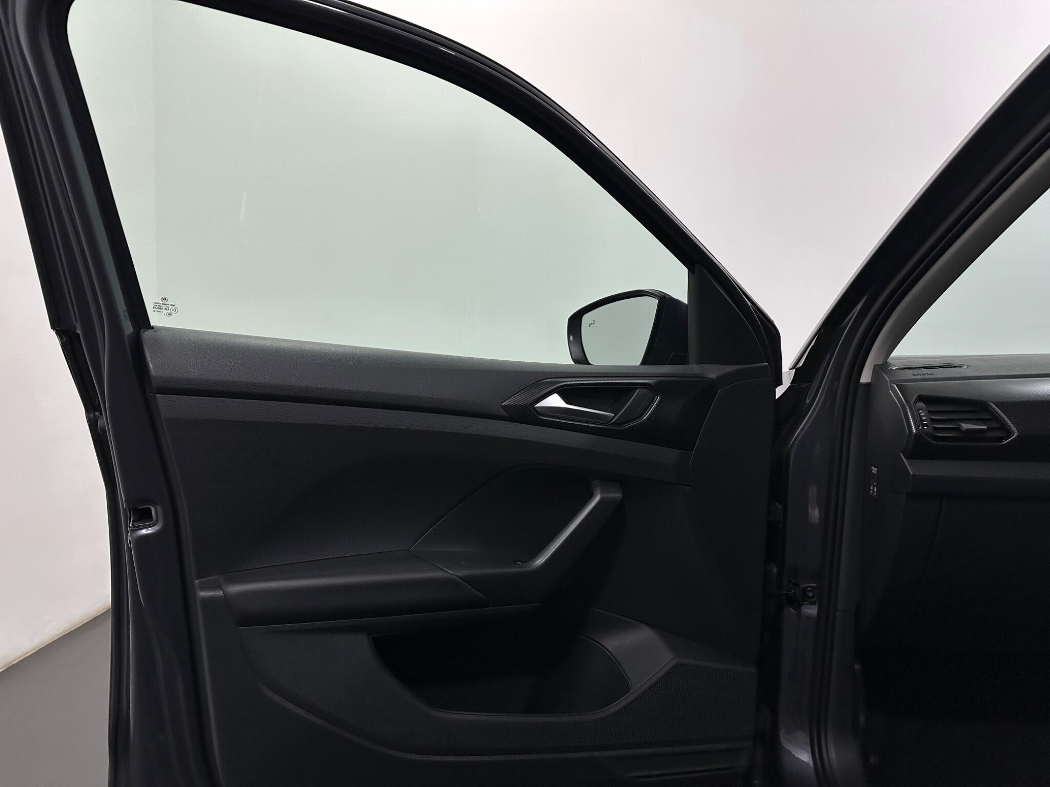 Volkswagen T-Cross view 34