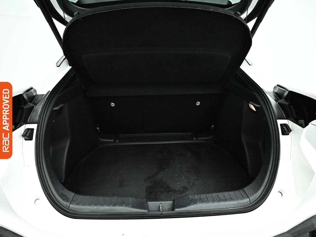 Toyota C-HR view 13