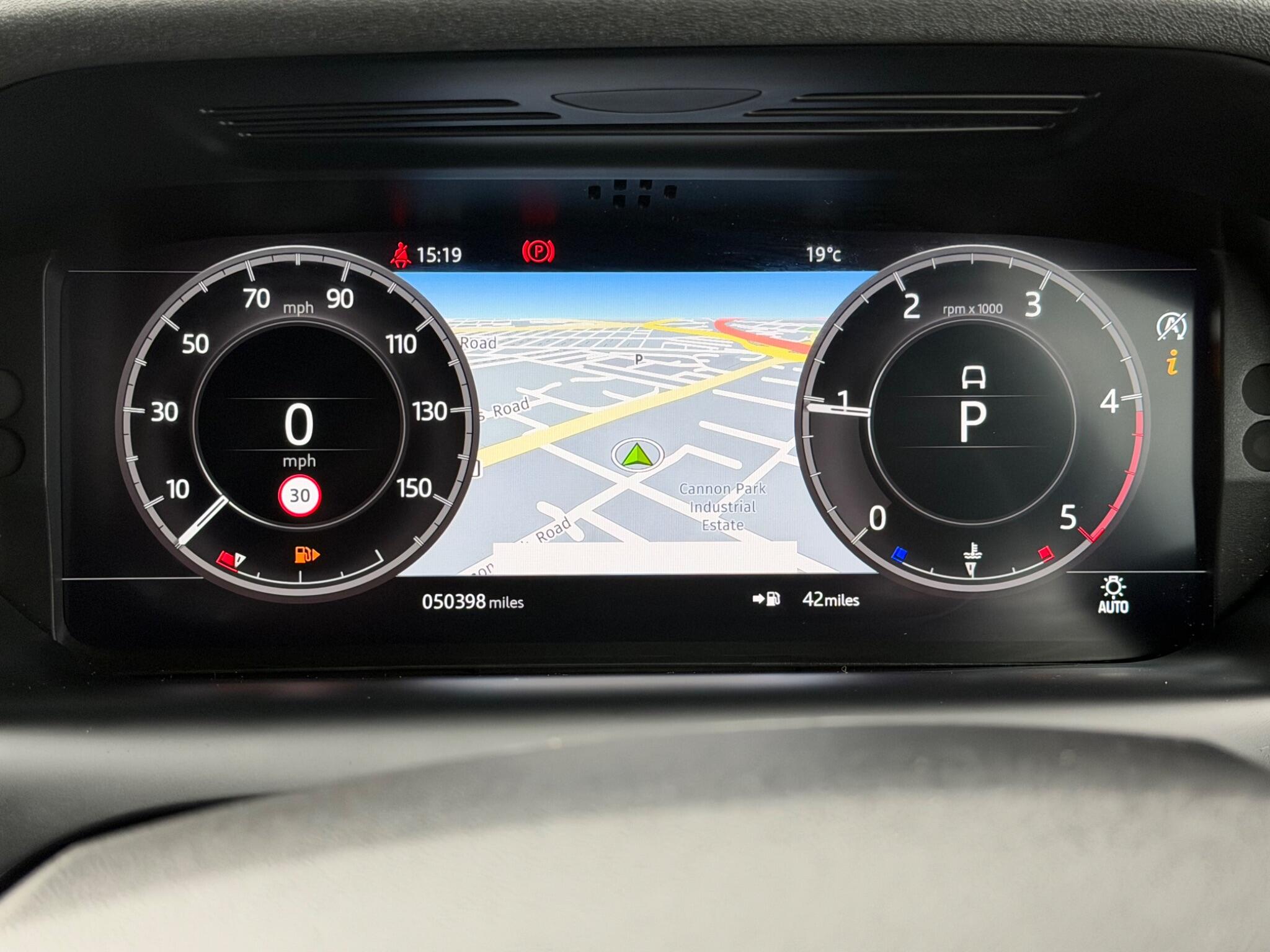 Land Rover Discovery Sport view 25