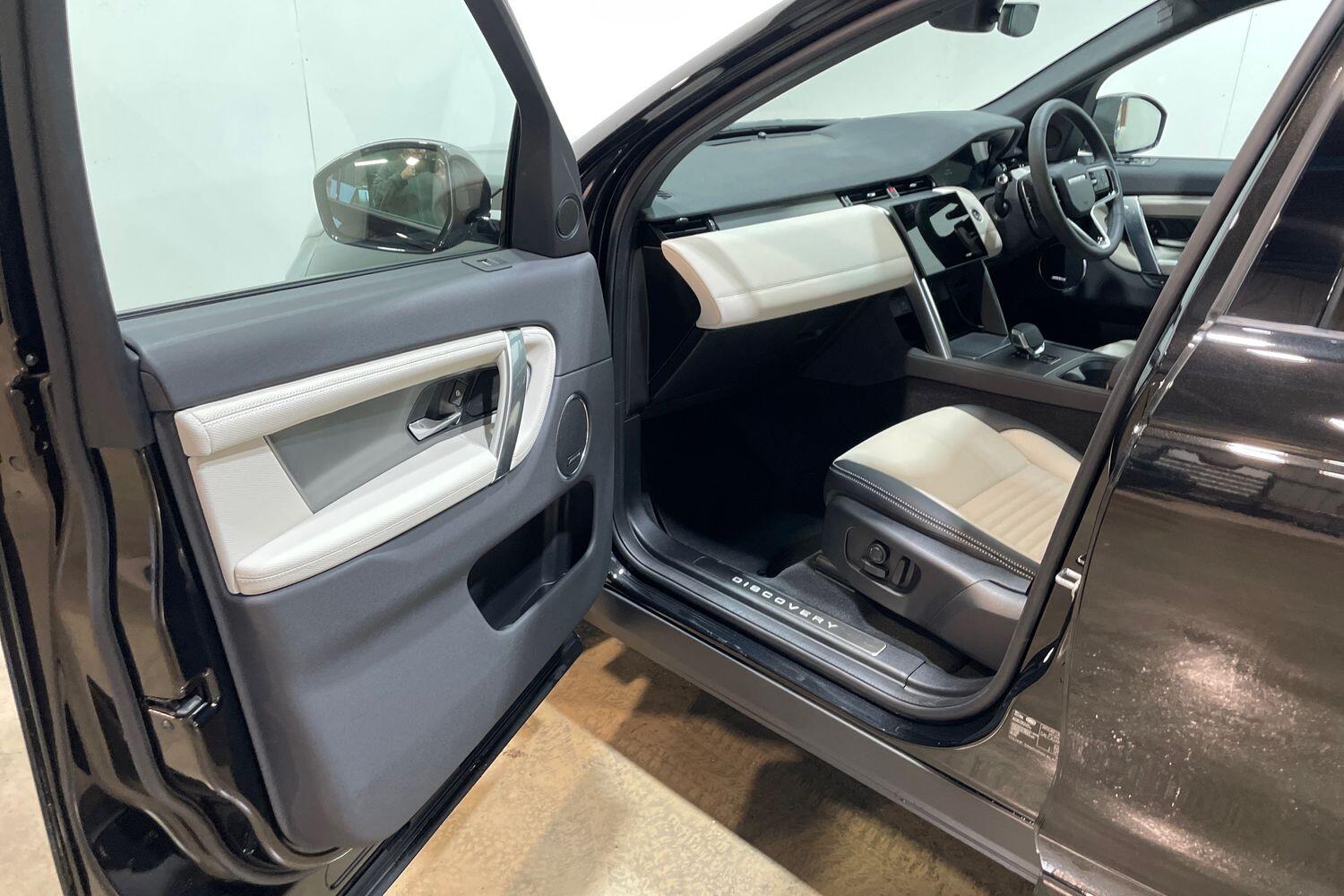 Land Rover Discovery Sport view 21