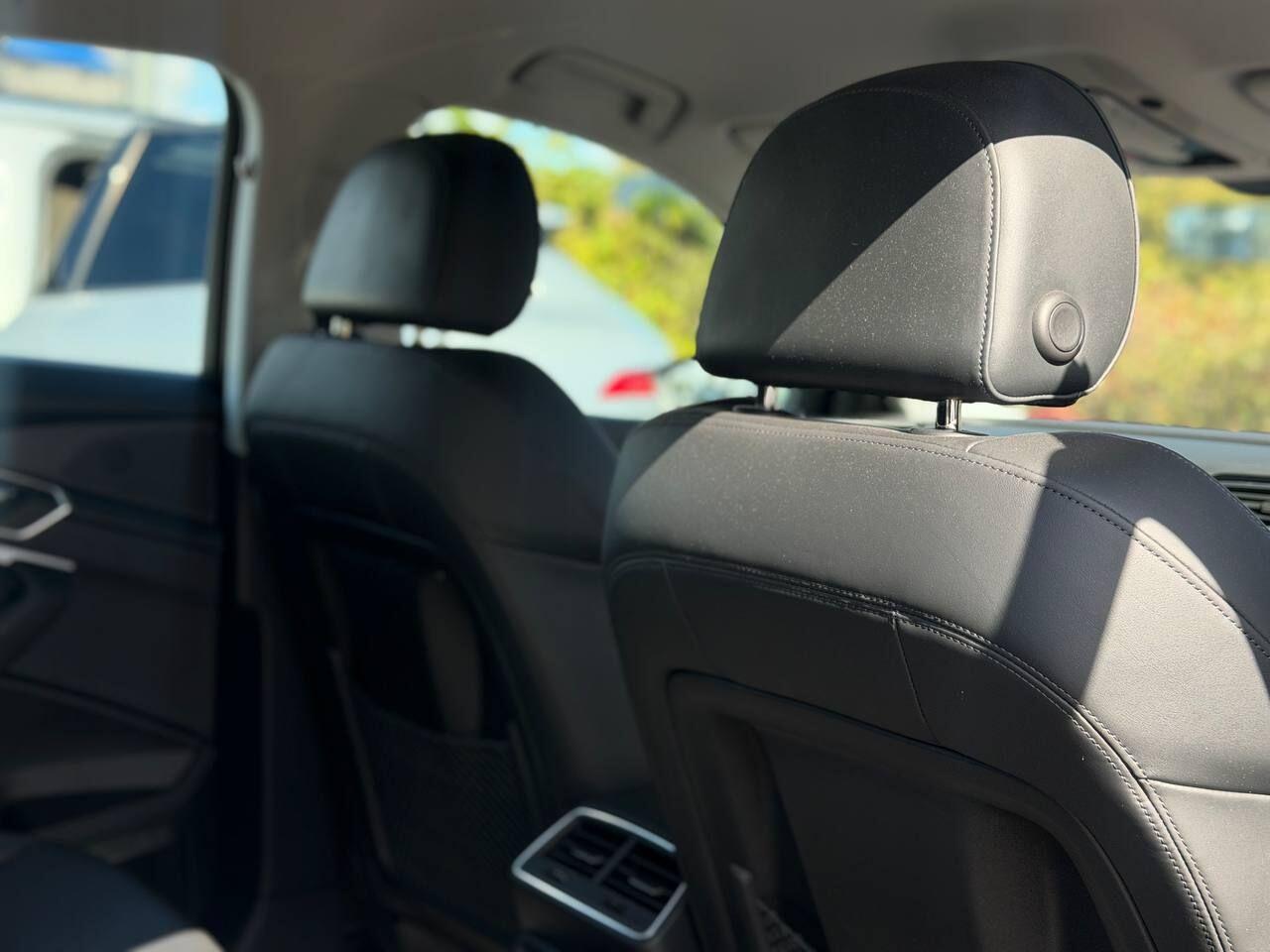 Audi E-Tron view 17