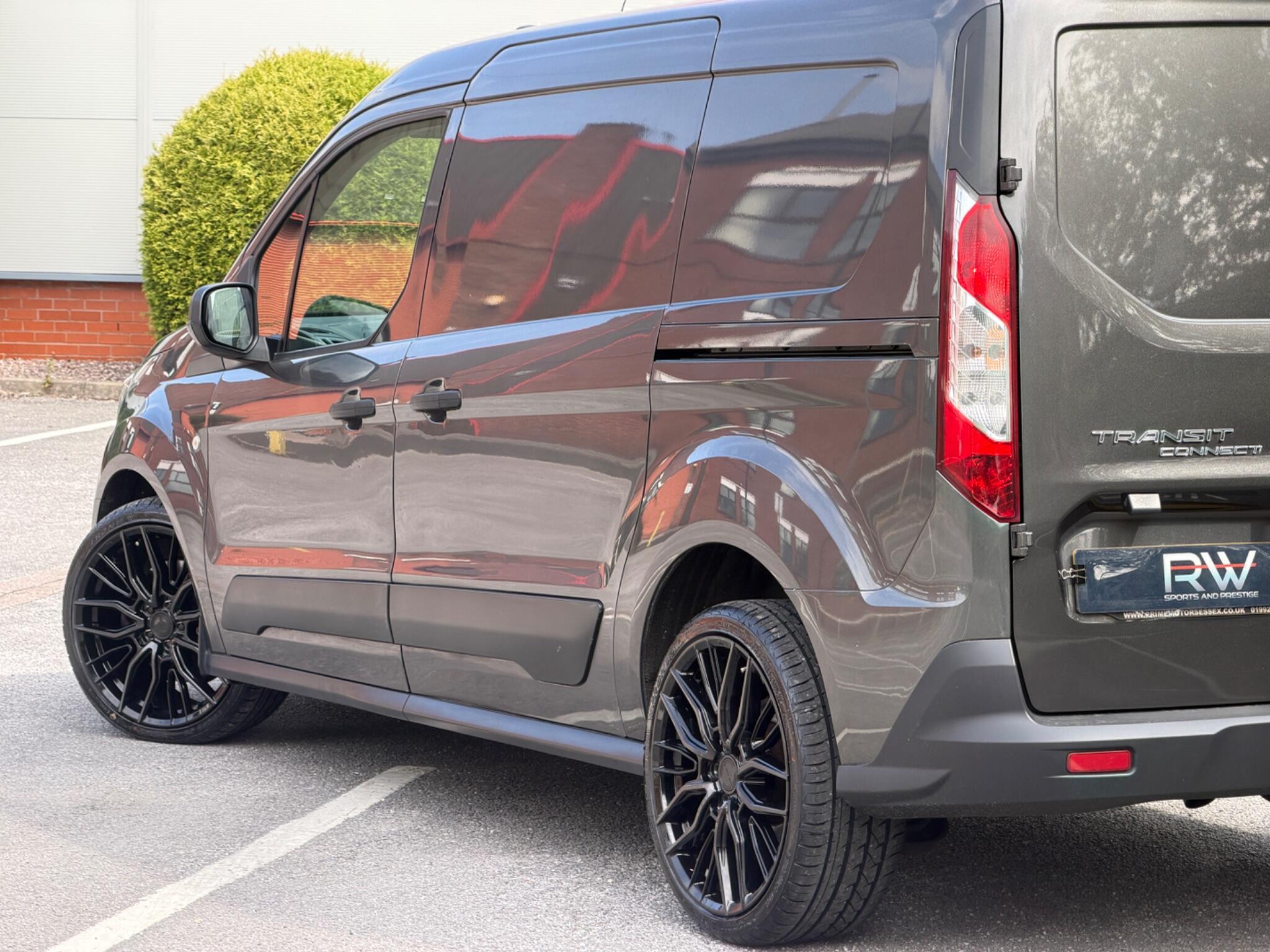 Ford Transit Connect view 34