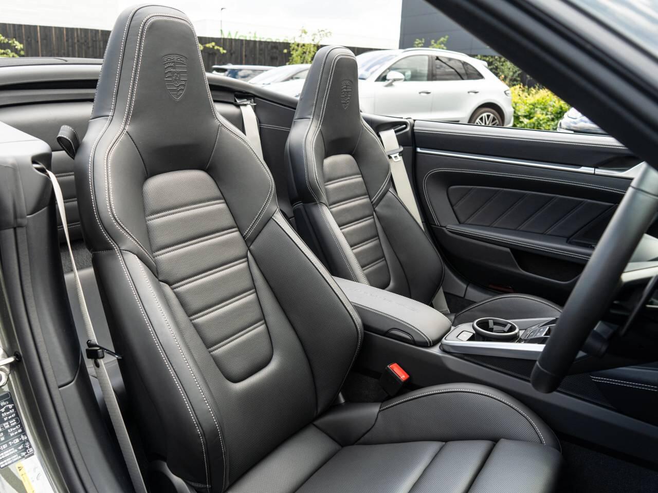 Porsche 911 view 5