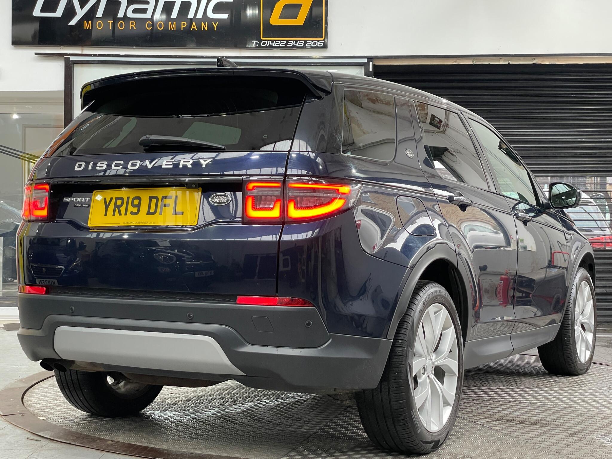 Land Rover Discovery Sport view 5