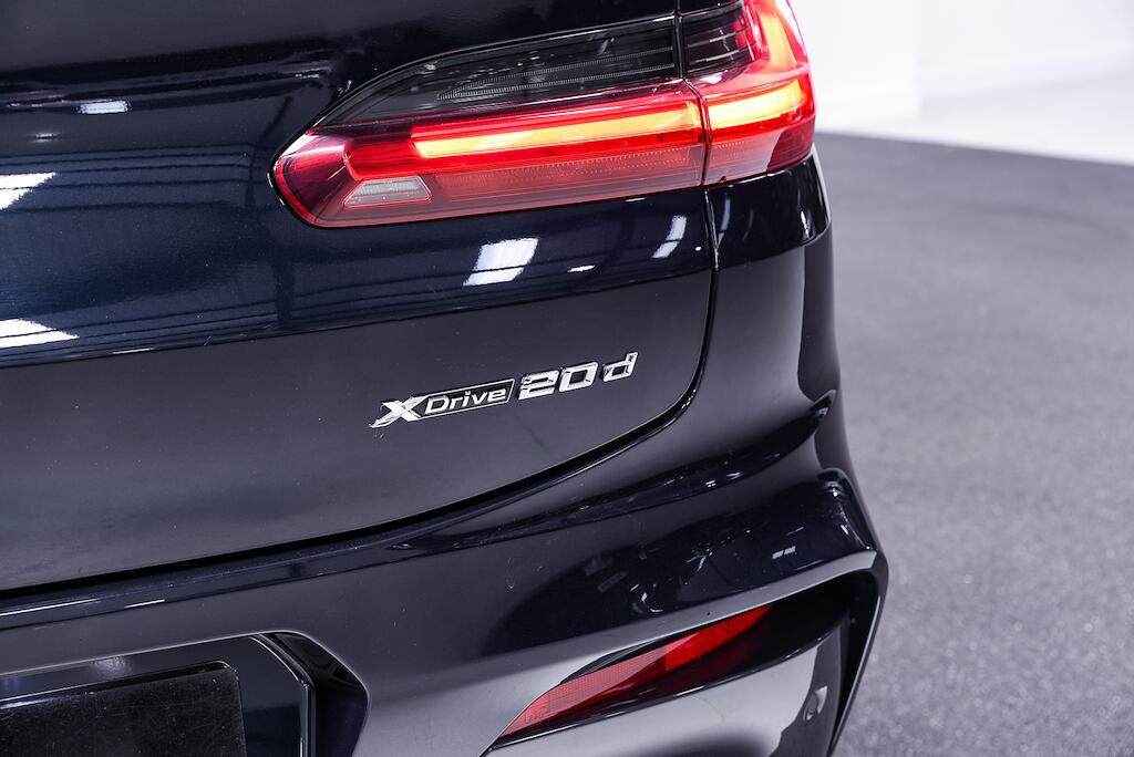 BMW X4 view 11