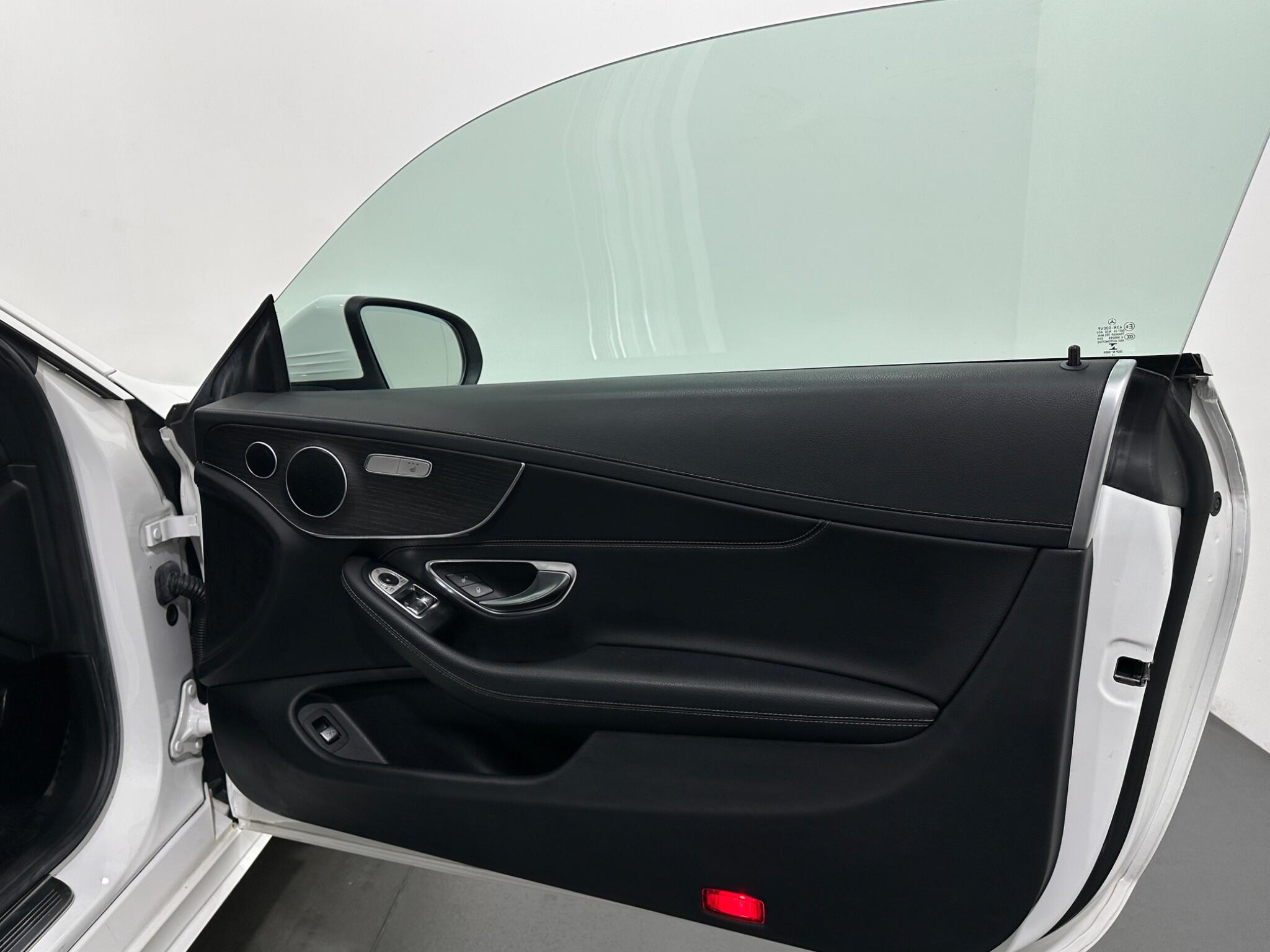 Mercedes-Benz C-Class view 35