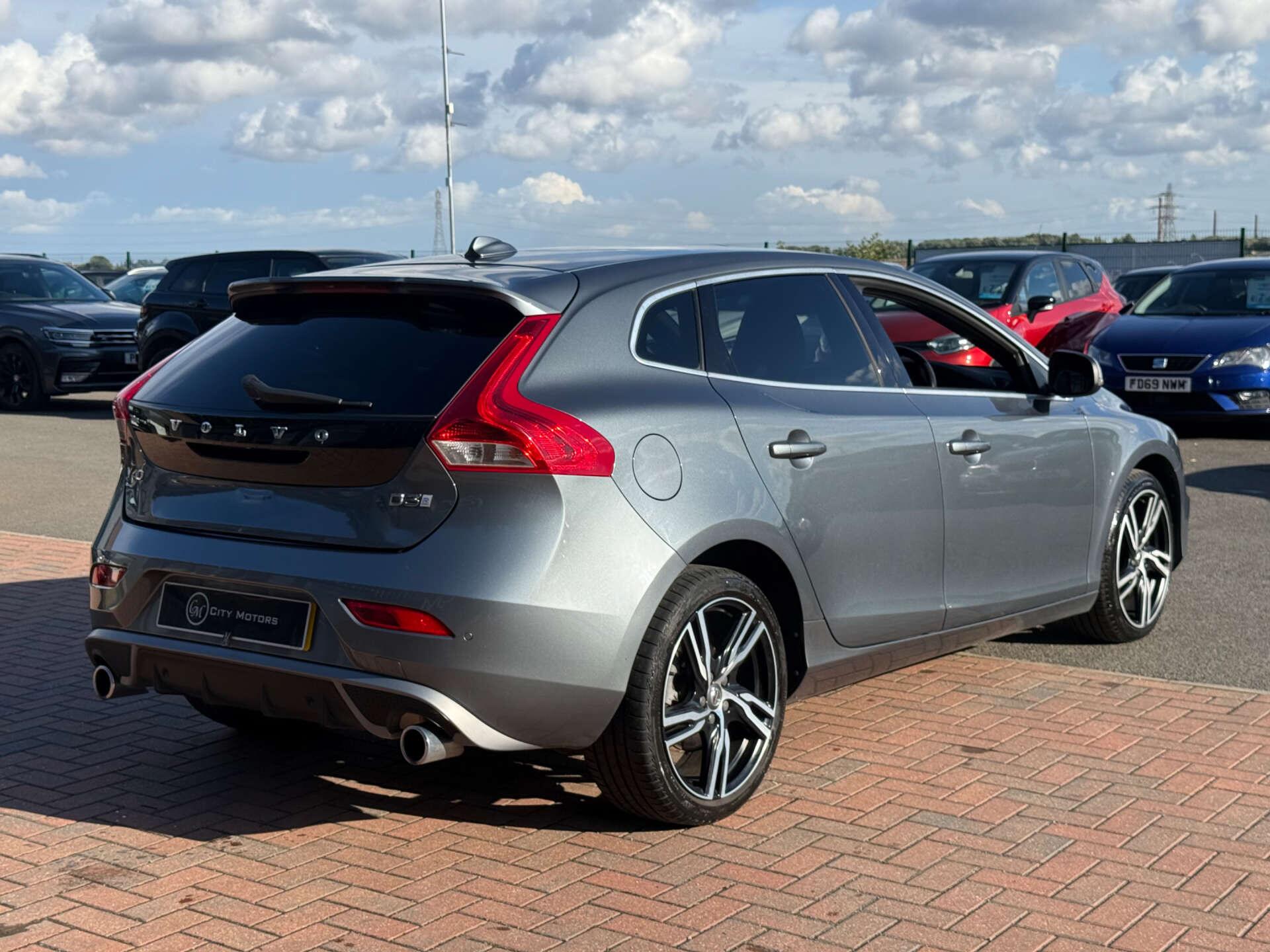 Volvo V40 view 21