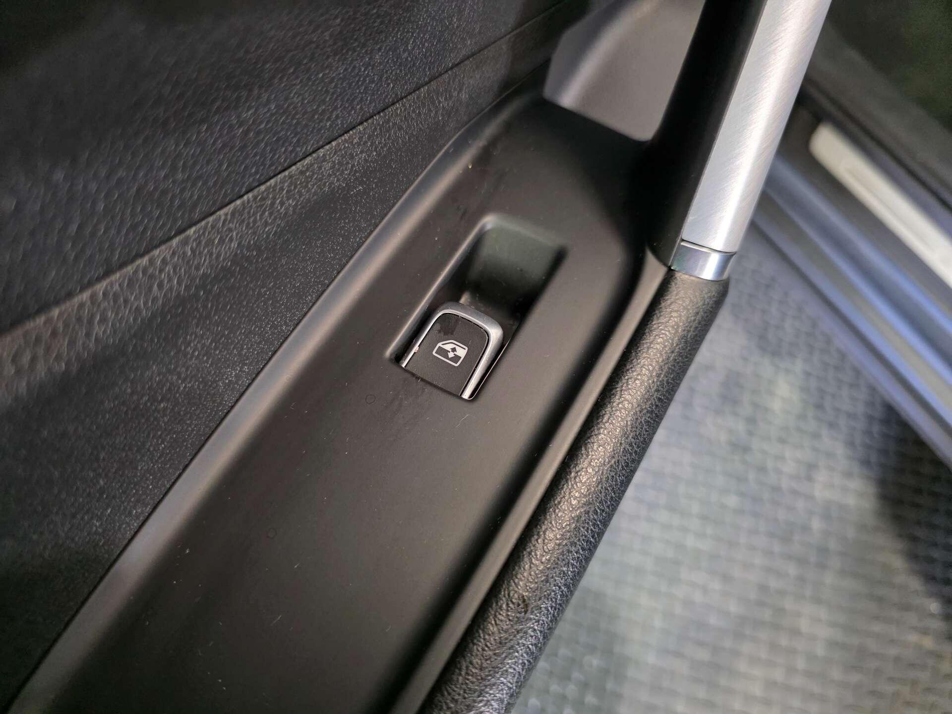 Audi Q2 view 45