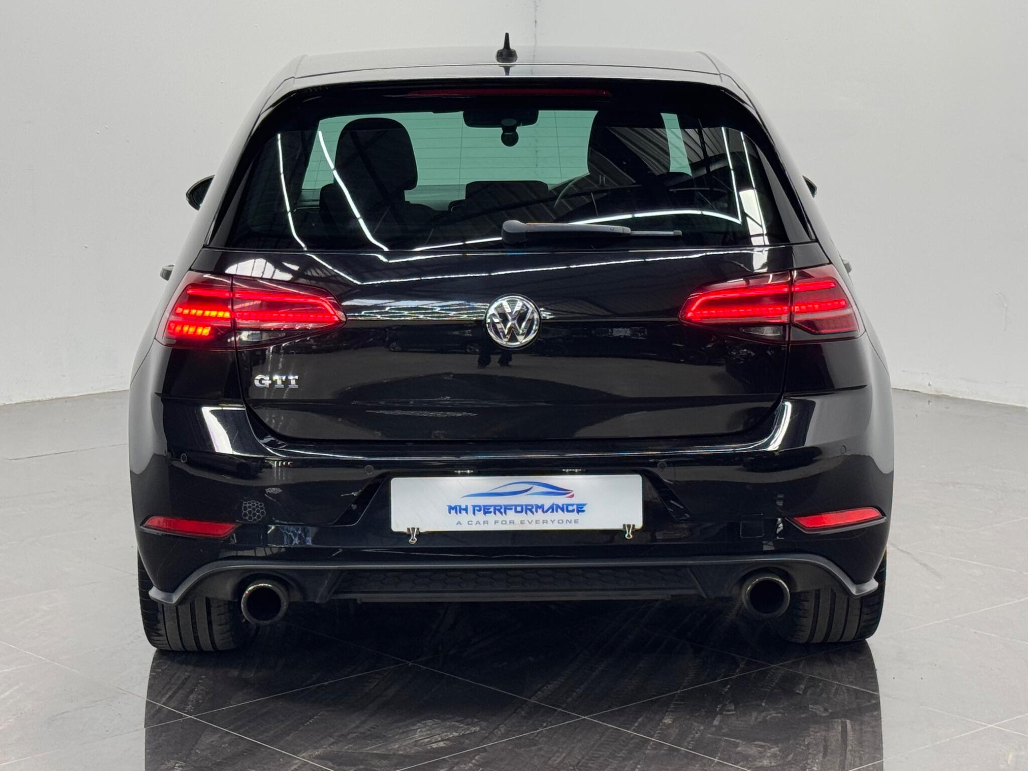 Volkswagen Golf view 4
