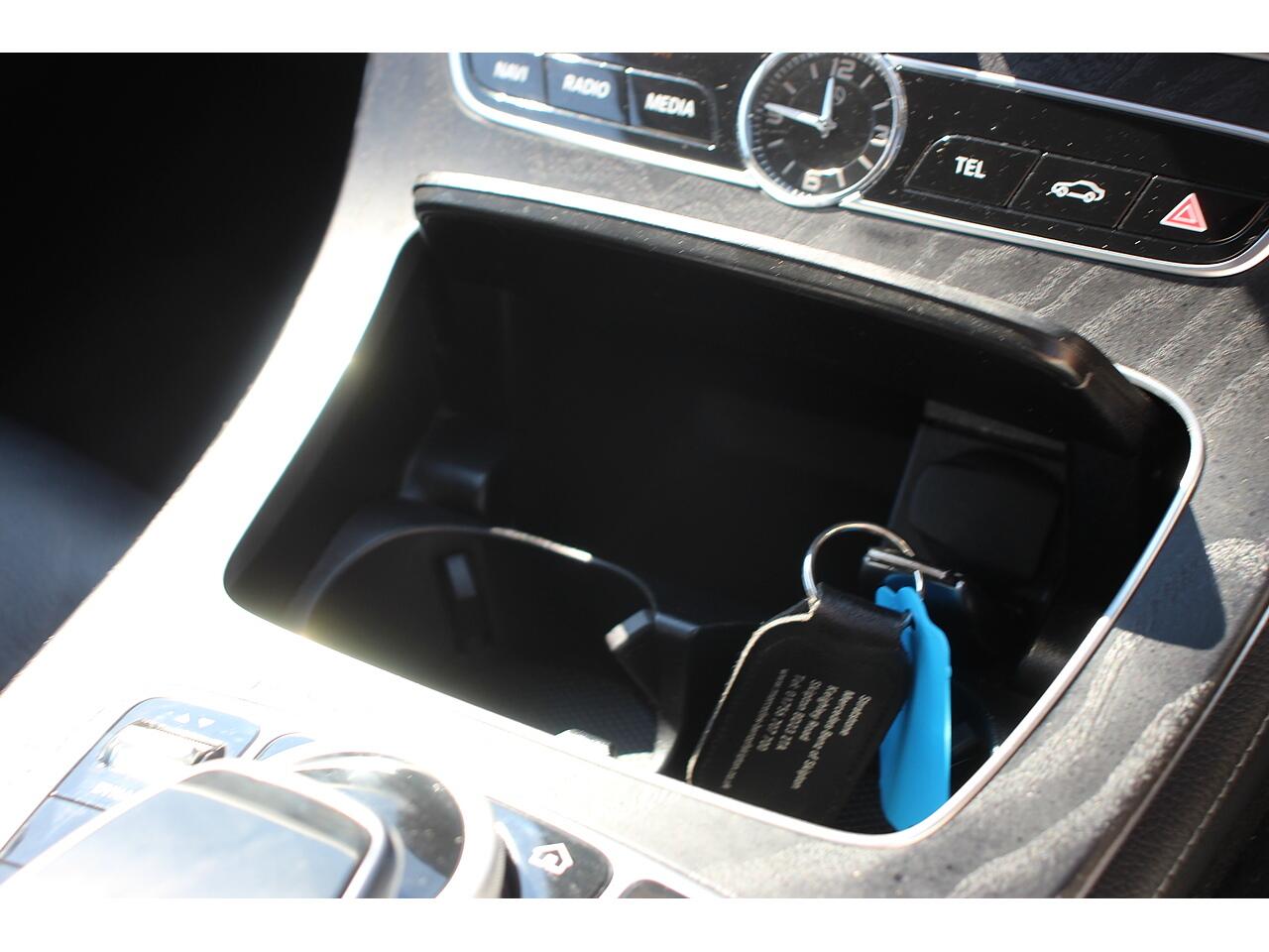 Mercedes-Benz E Class view 24