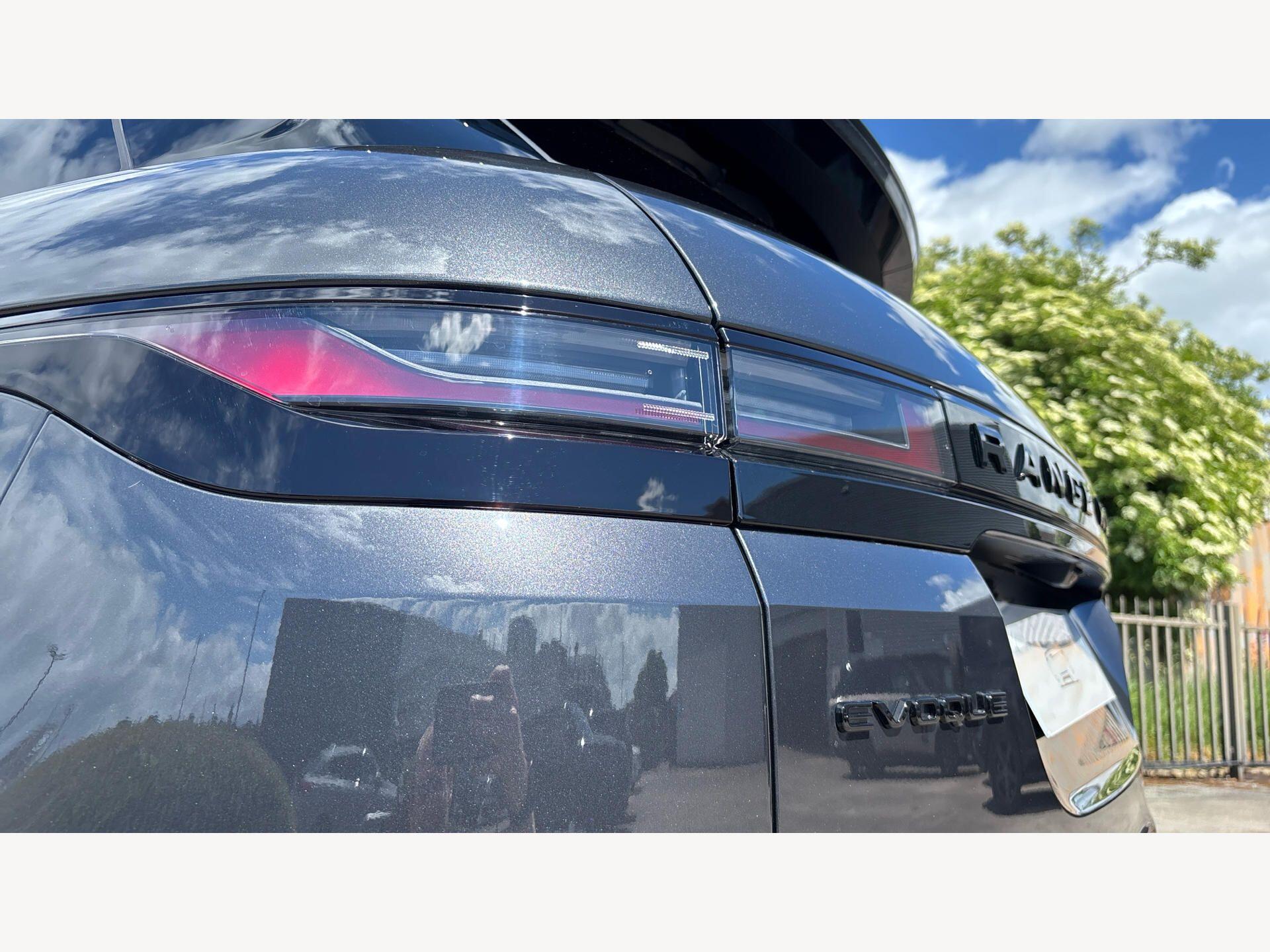 Land Rover Discovery Sport view 23