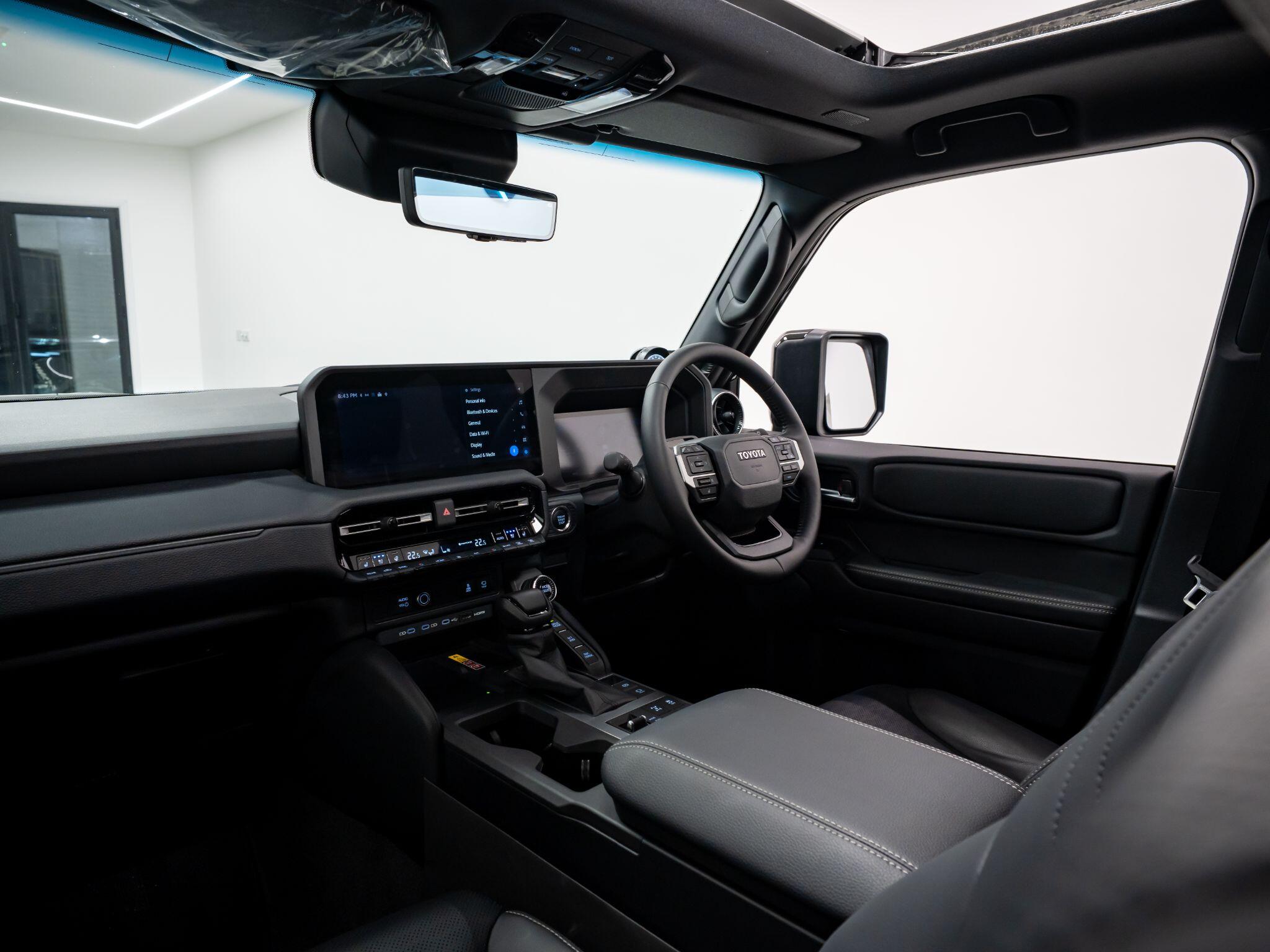 Toyota Land Cruiser view 21