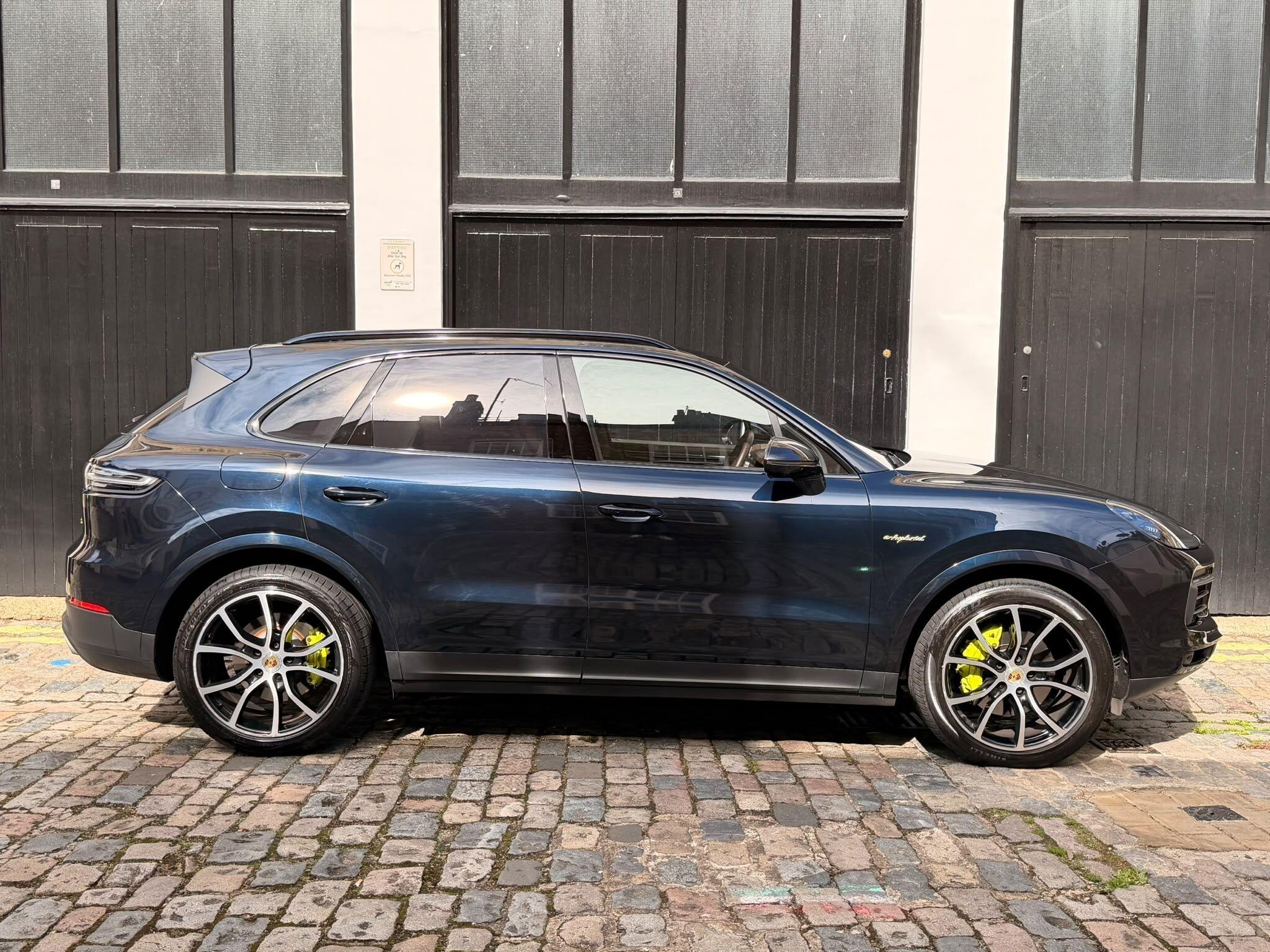 Porsche Cayenne view 16