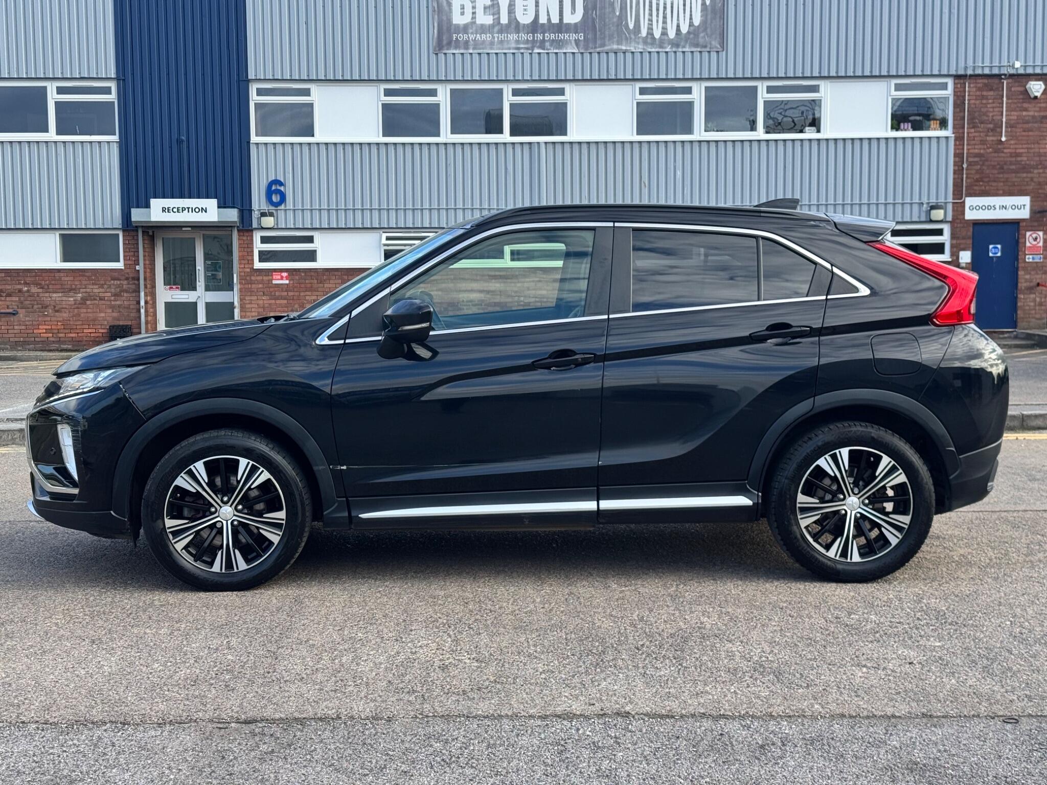 Mitsubishi Eclipse Cross view 9