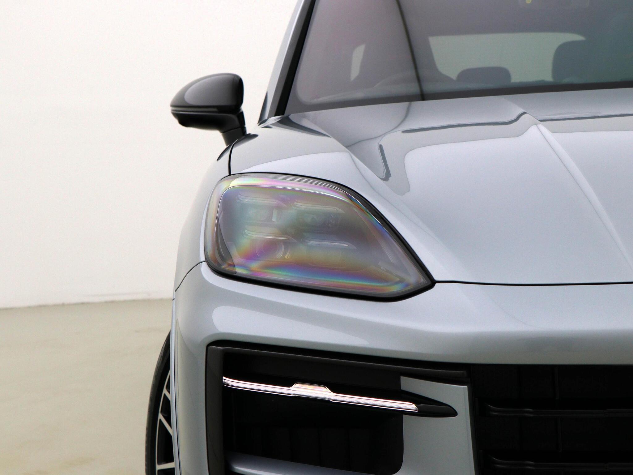 Porsche Cayenne view 45