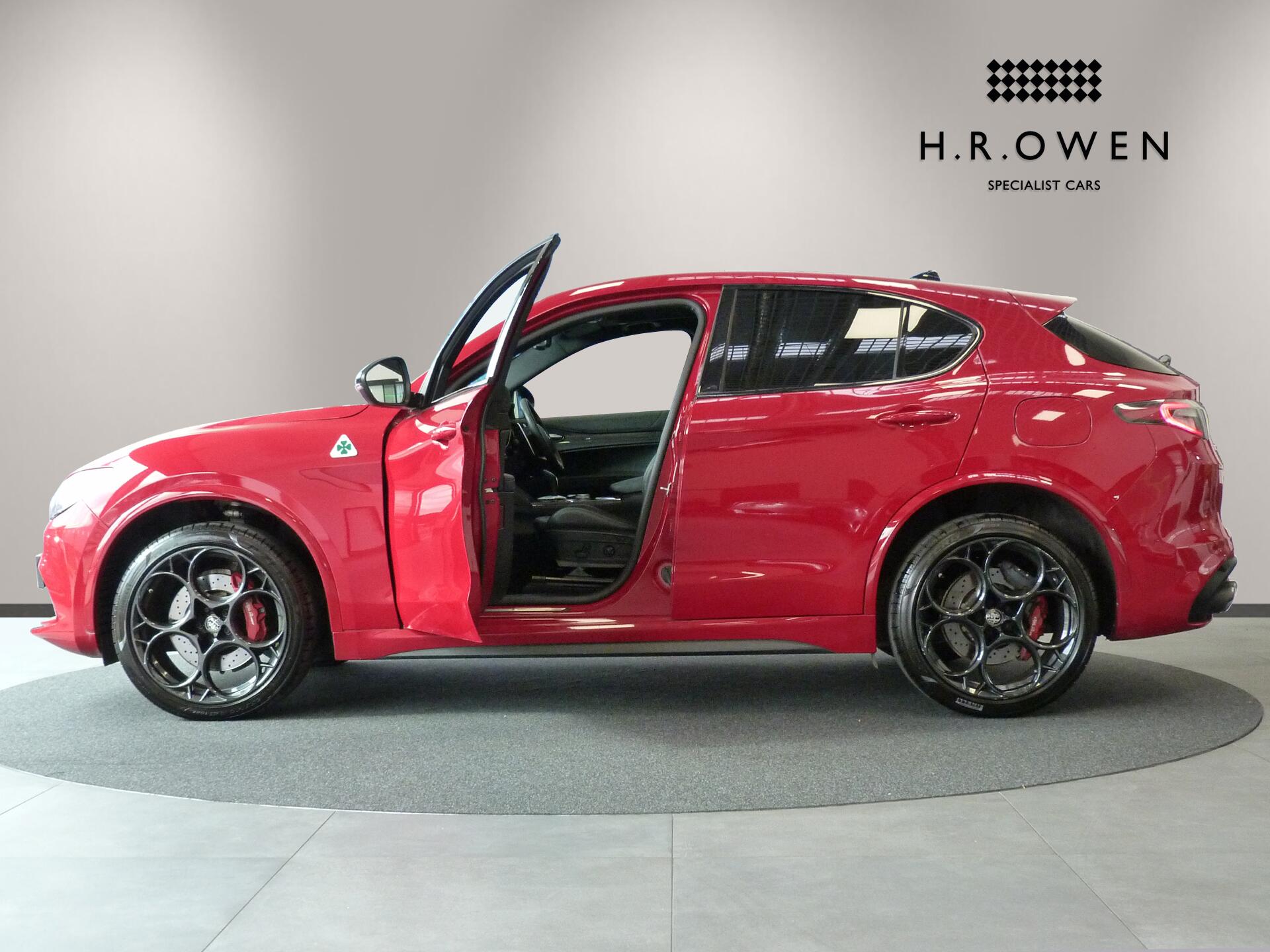 Alfa Romeo Stelvio view 7