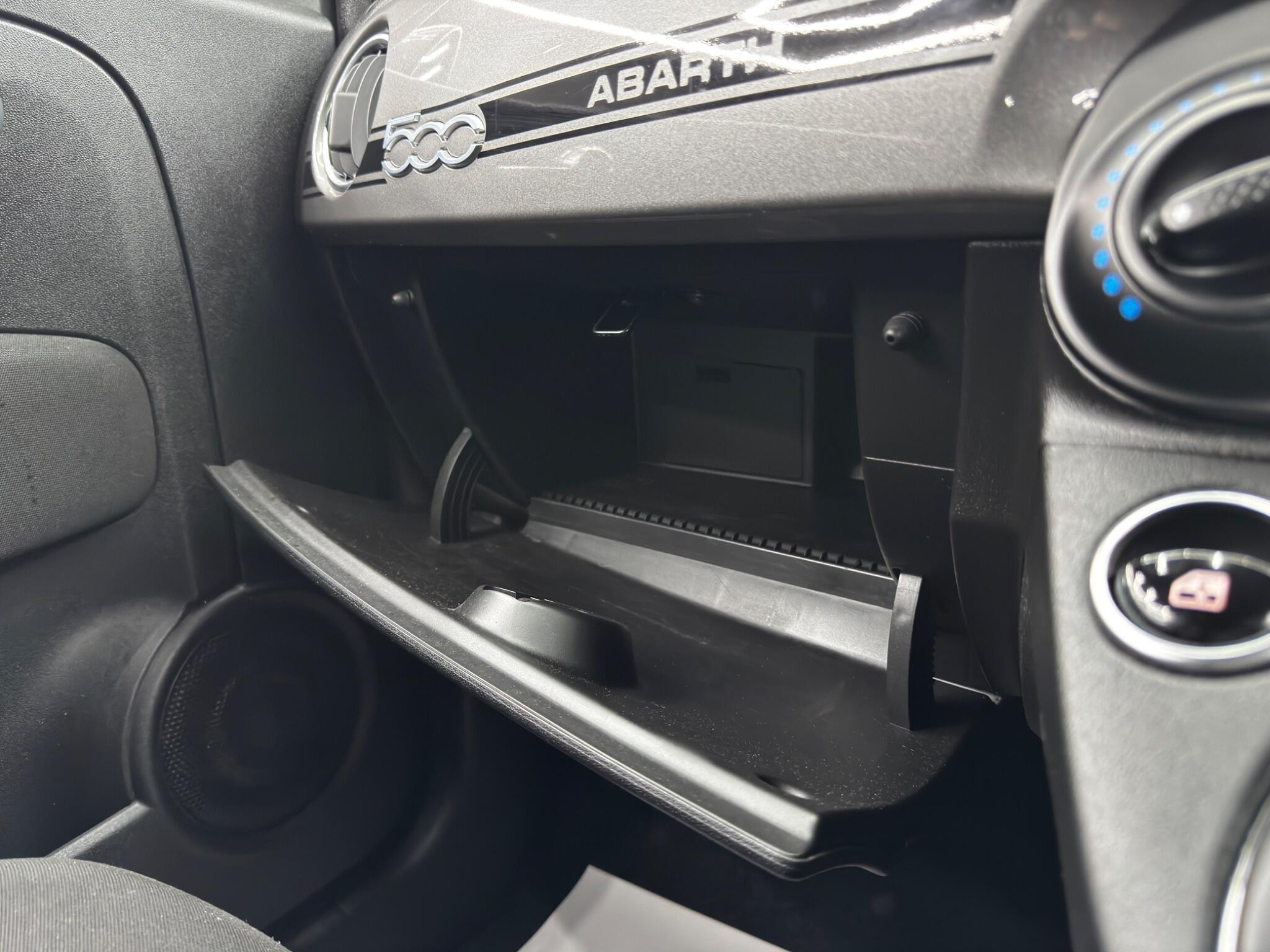 Abarth 595 view 31