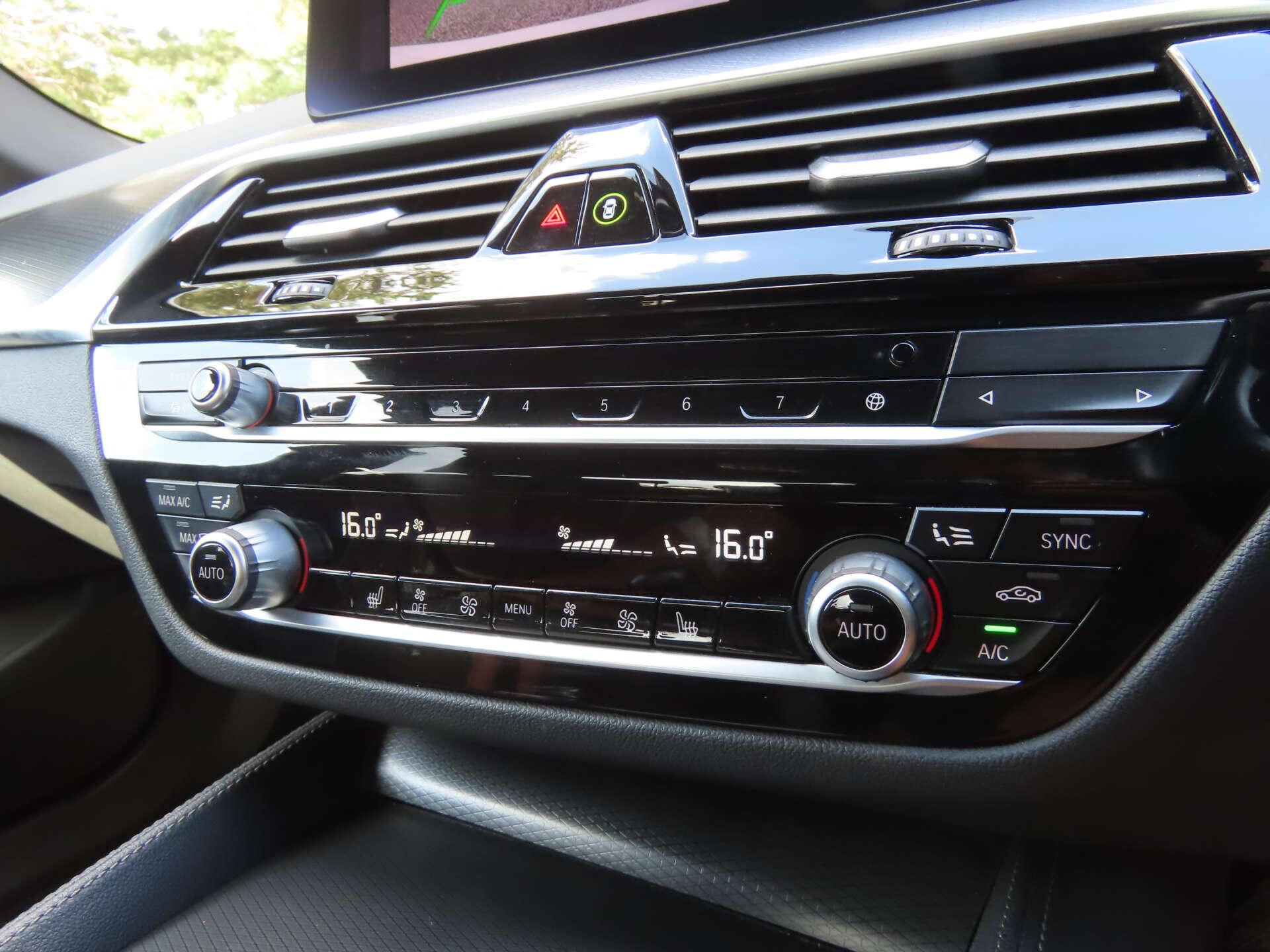 BMW 5 Series view 13