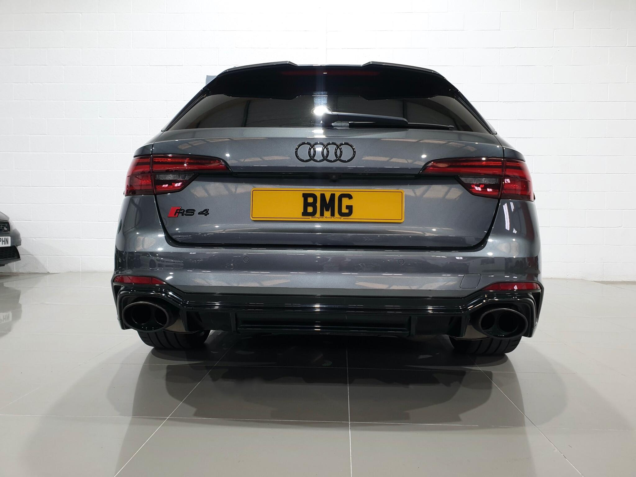 Audi RS4 view 29