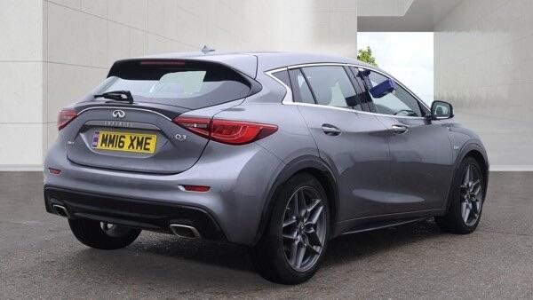 Infiniti Q30 view 2