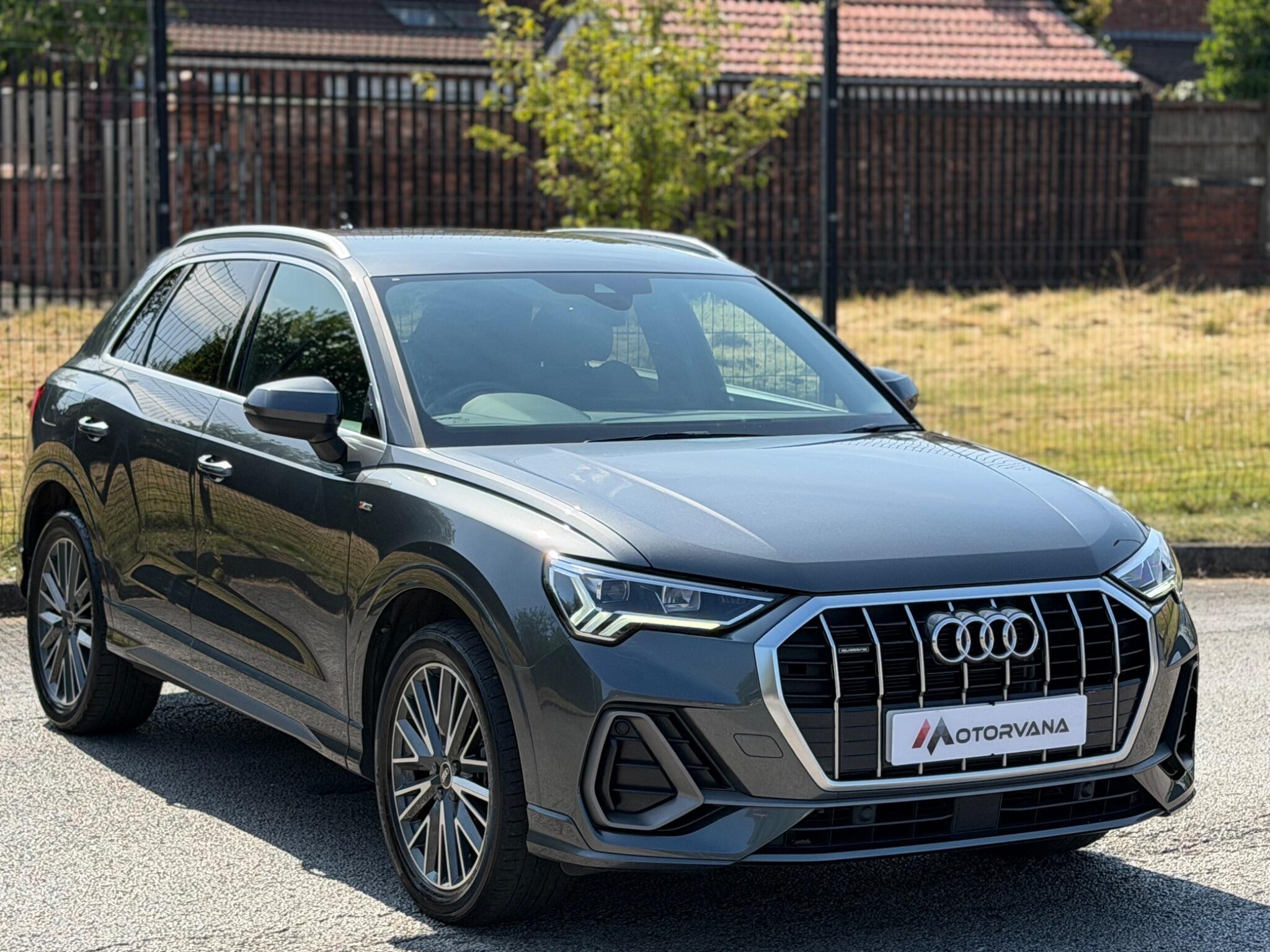 Audi Audi Q3 view 9