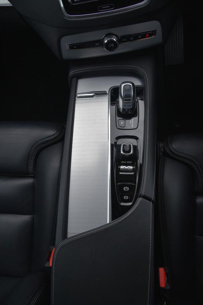 Volvo XC90 view 38