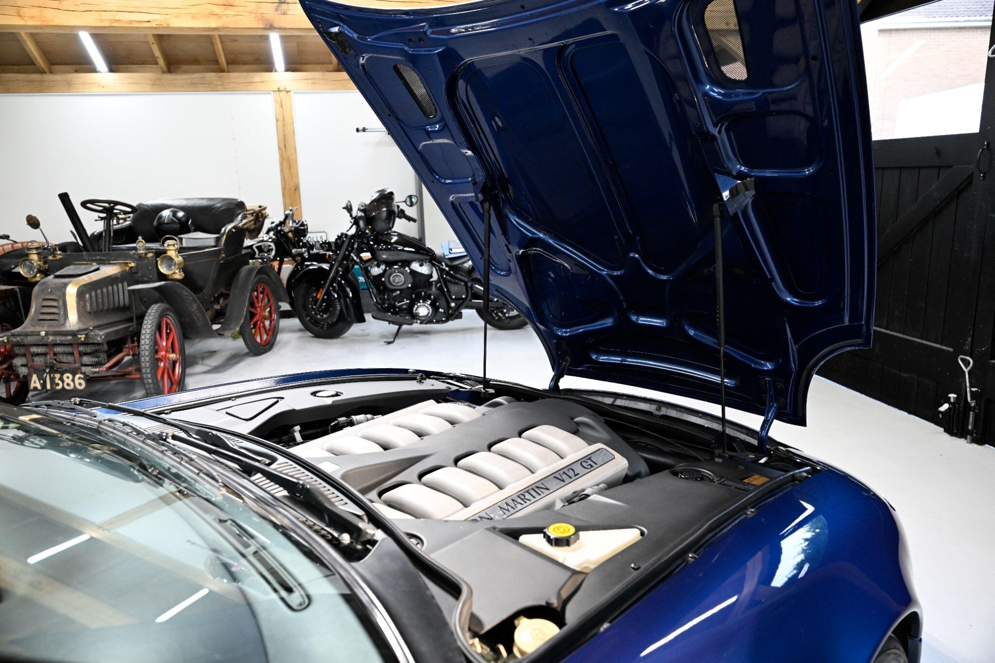Aston Martin DB7 view 23