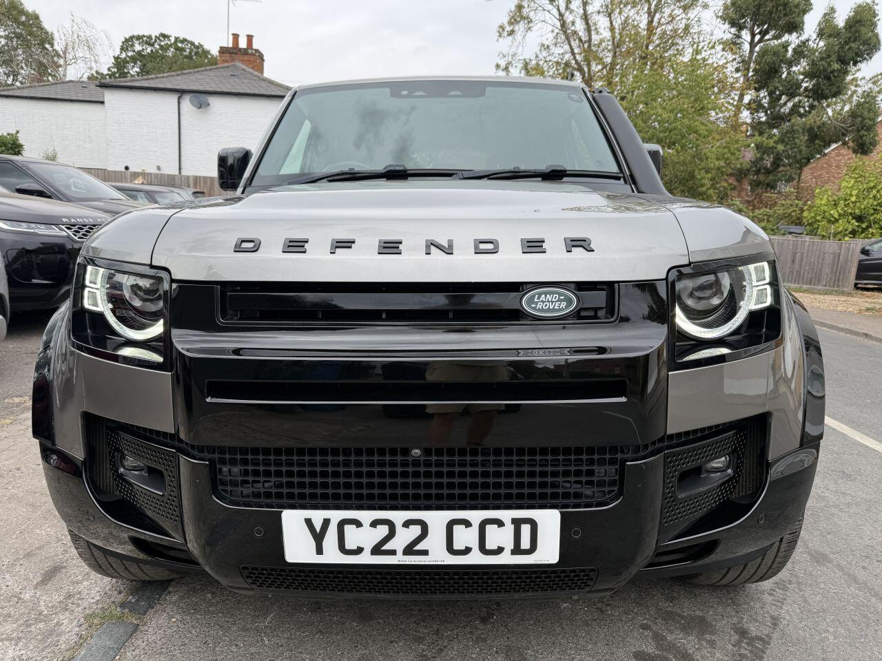 Land Rover Defender 110 view 6
