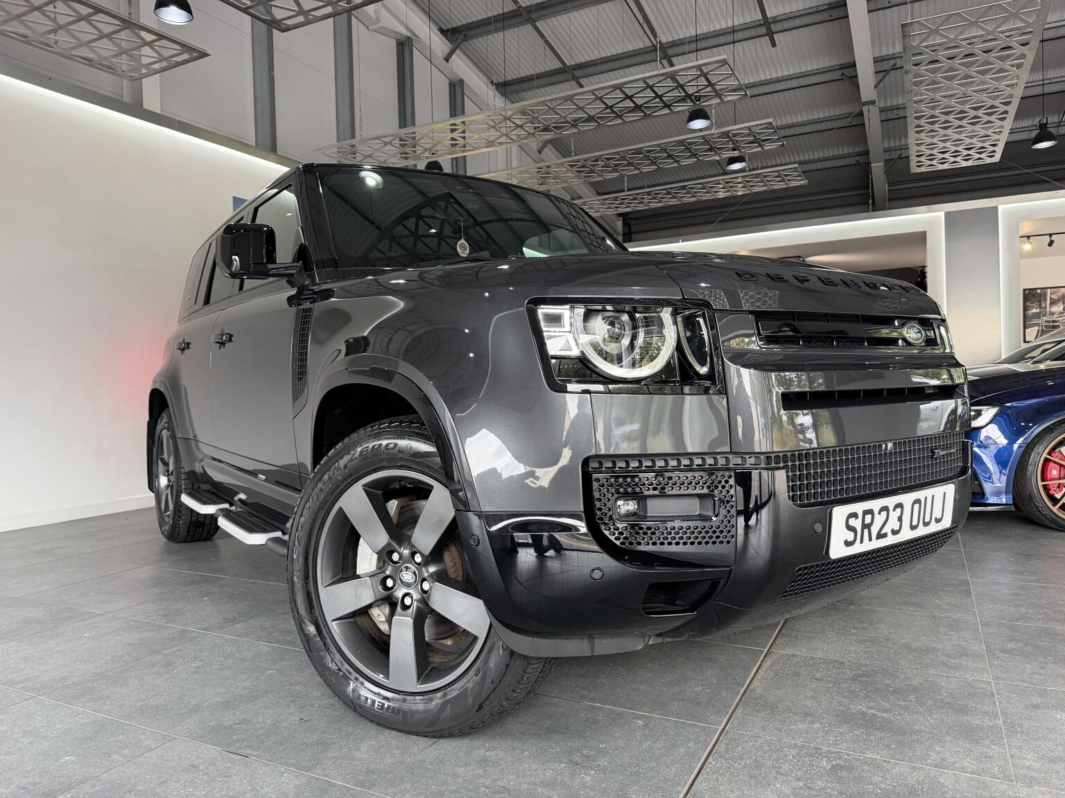 Land Rover Defender 110 view 34