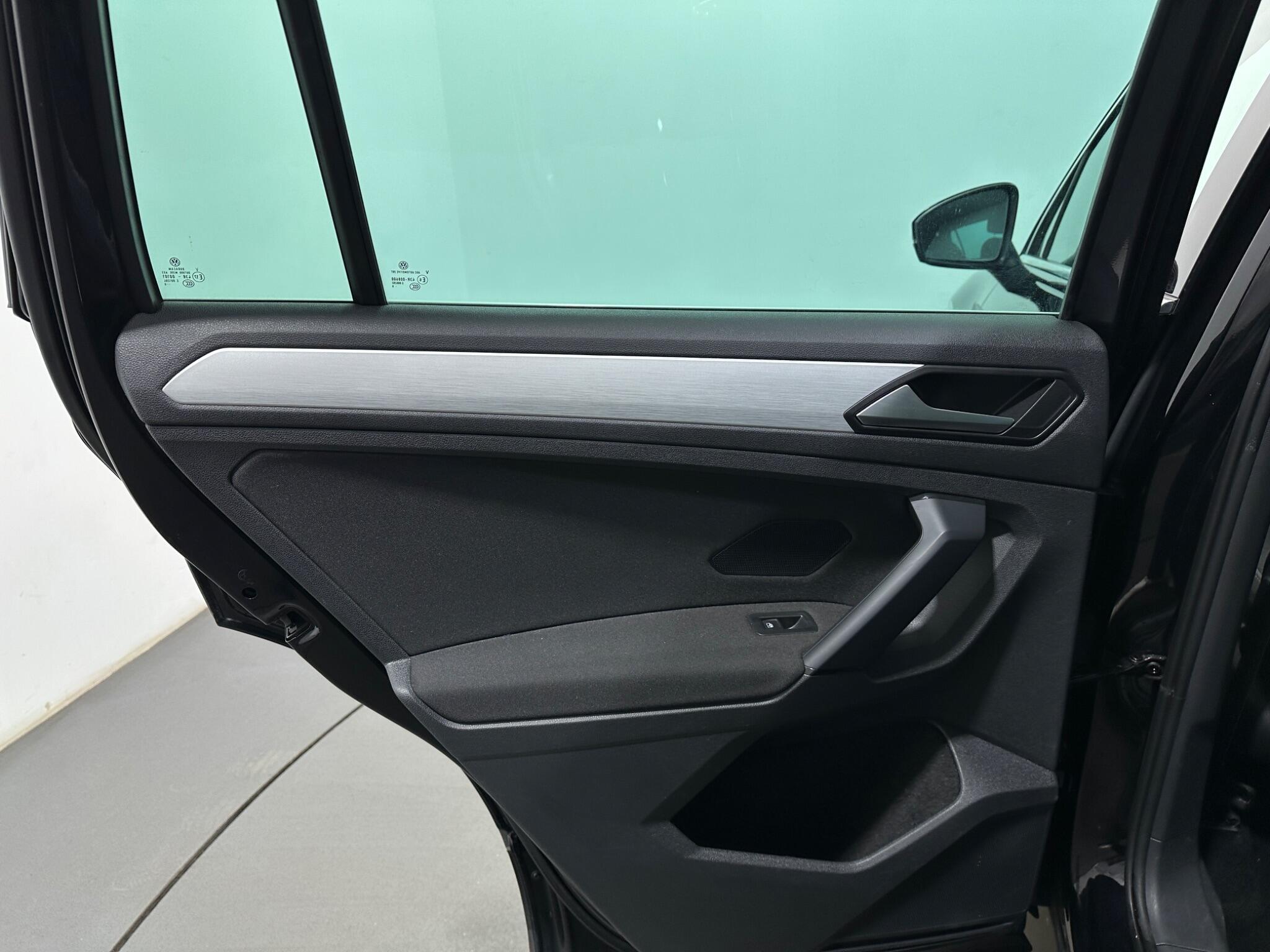 Volkswagen Tiguan view 40